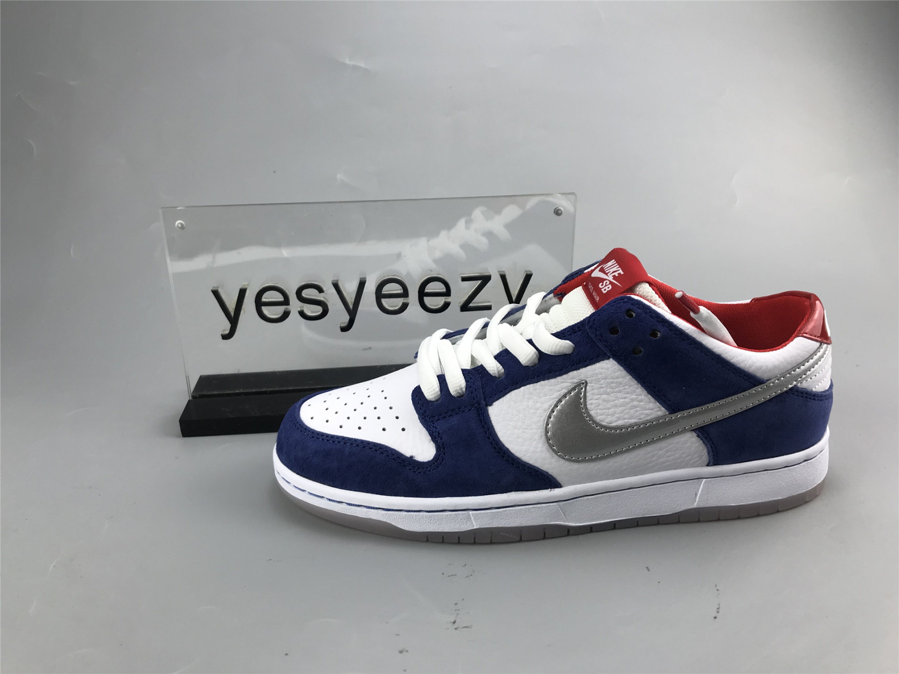 UA NIKE SB DUNK LOW PRO