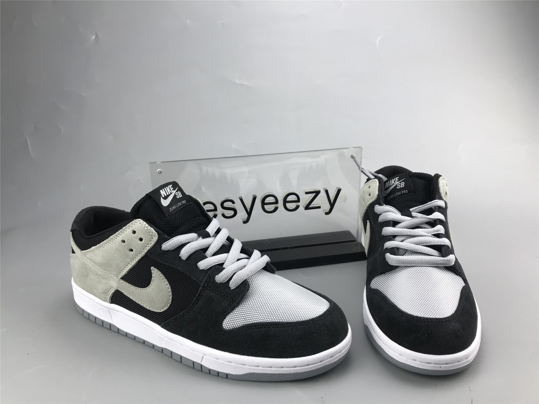 UA NIKE ZOOM DUNK LOW PRO SB