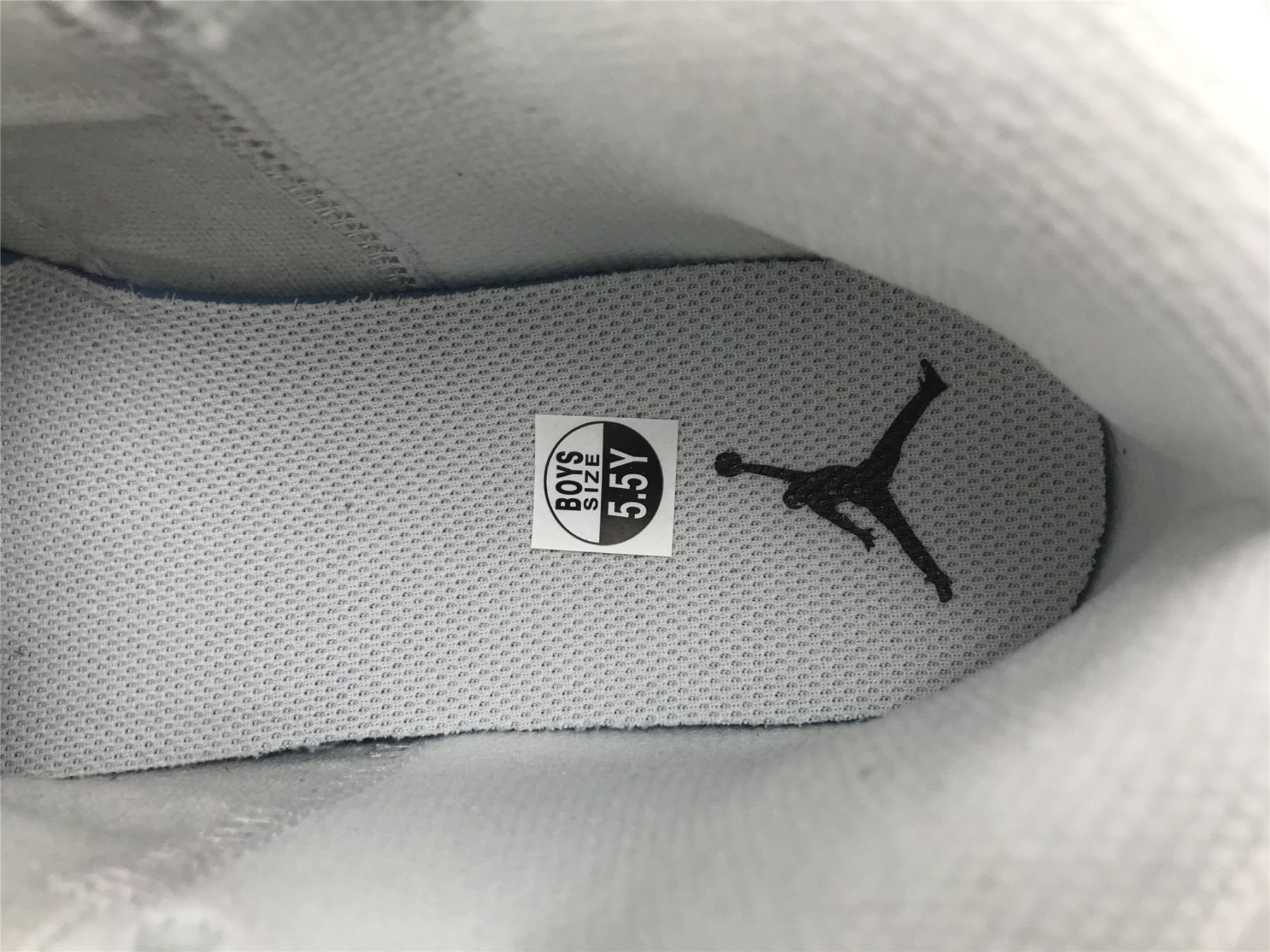 UA  AIR JORDAN 1 MID SE GS 