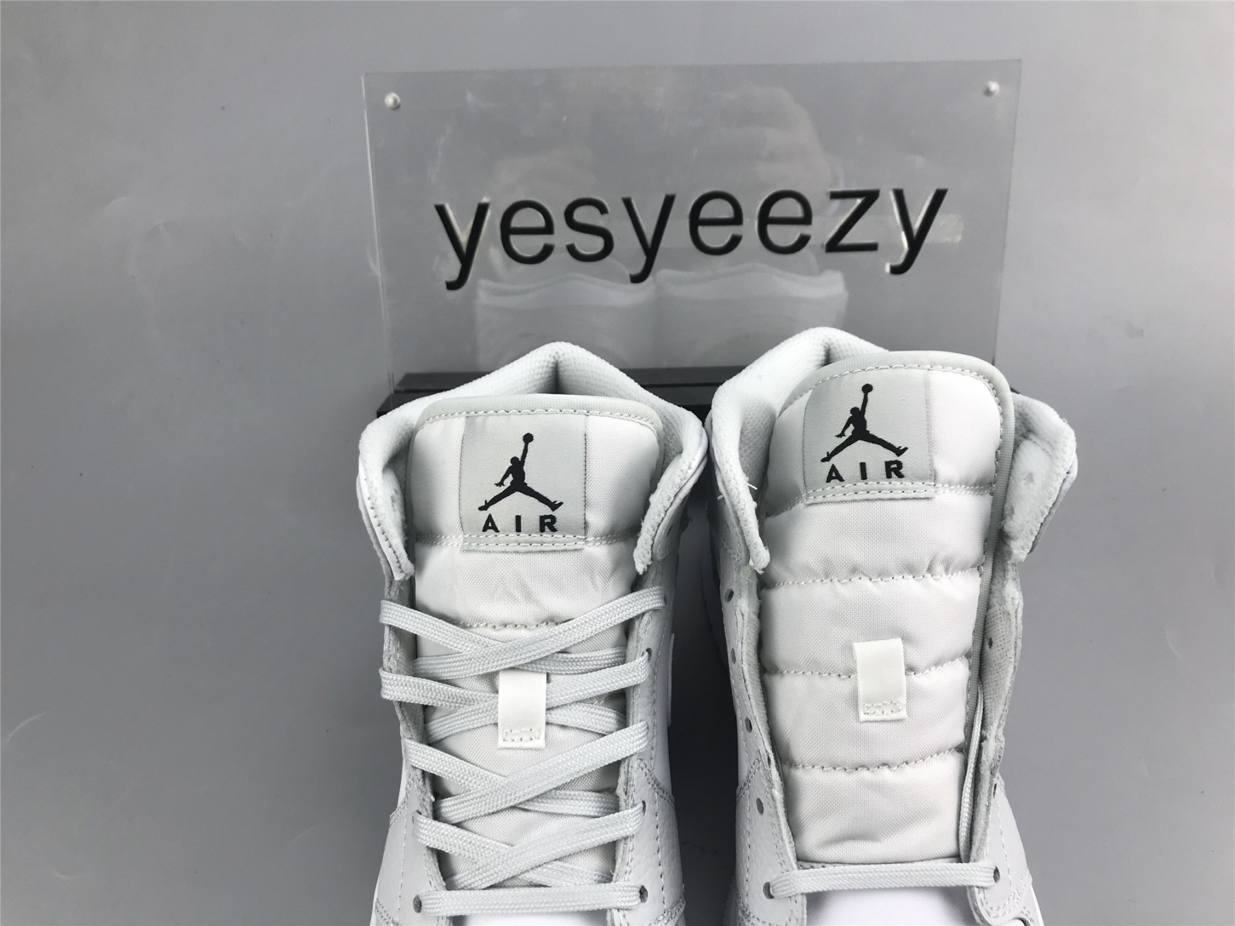 UA  AIR JORDAN 1 MID SE GS 