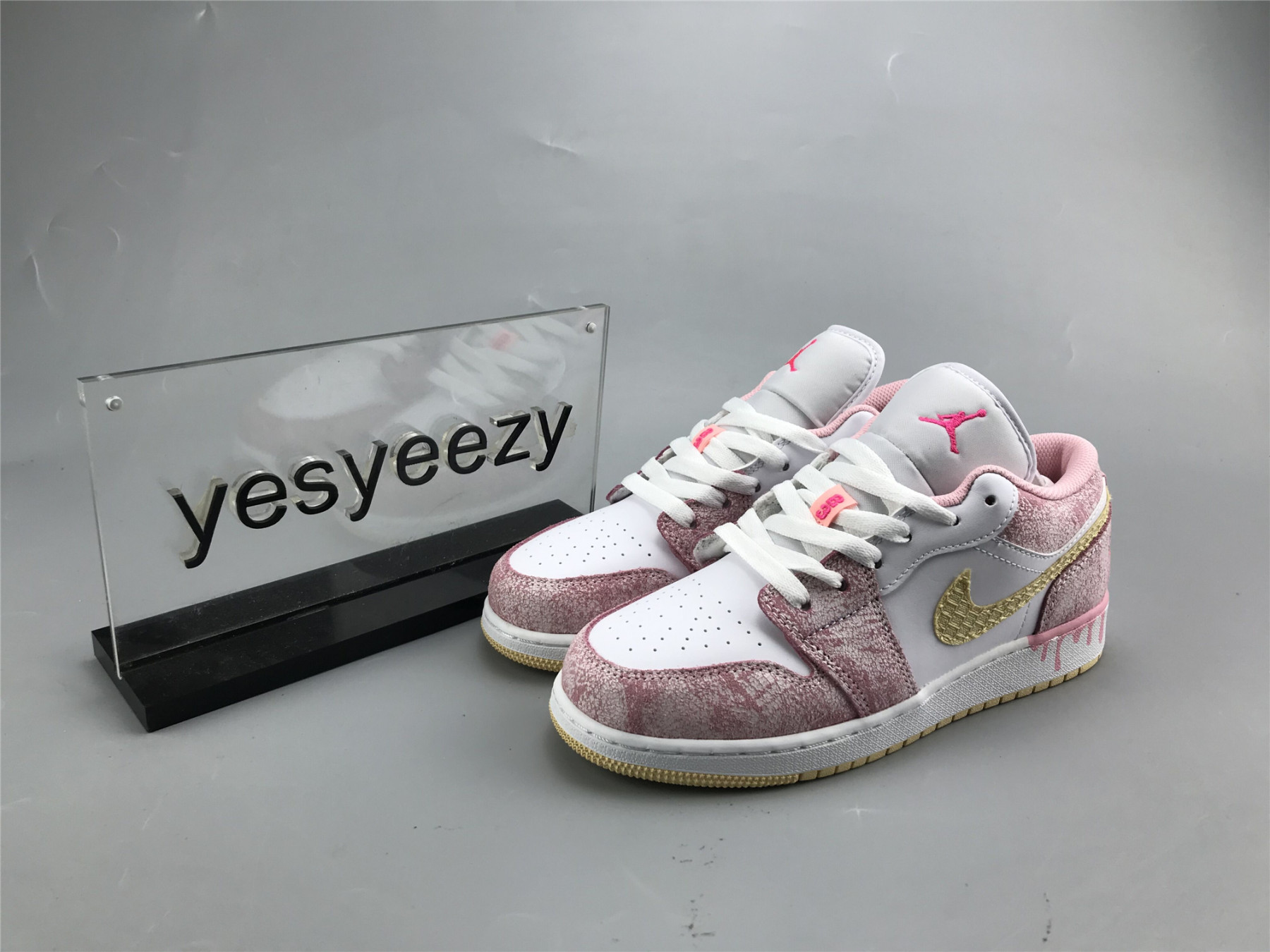 UA AIR JORDAN 1 LOW GS 