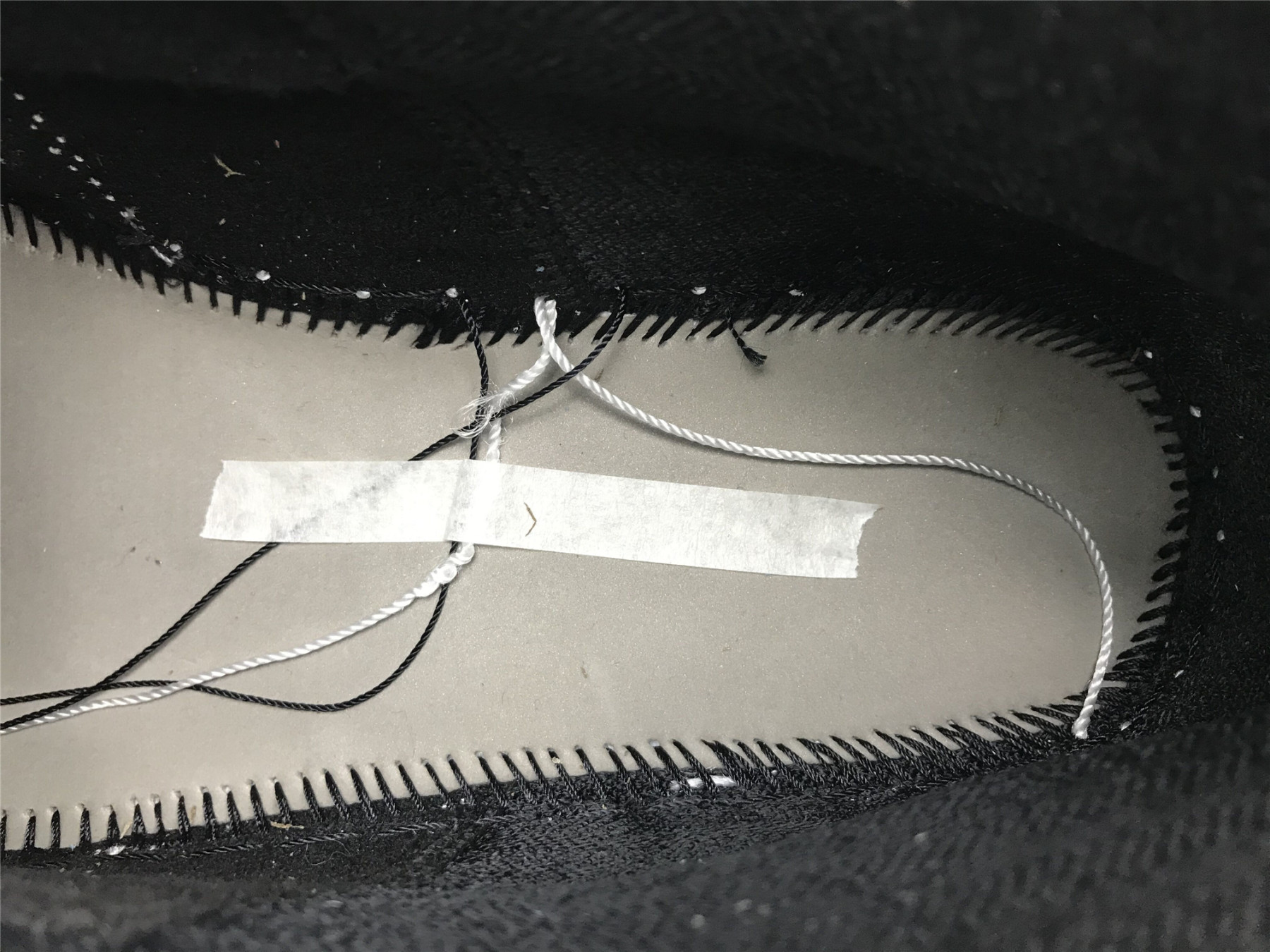 UA  AIR JORDAN 1 MID 