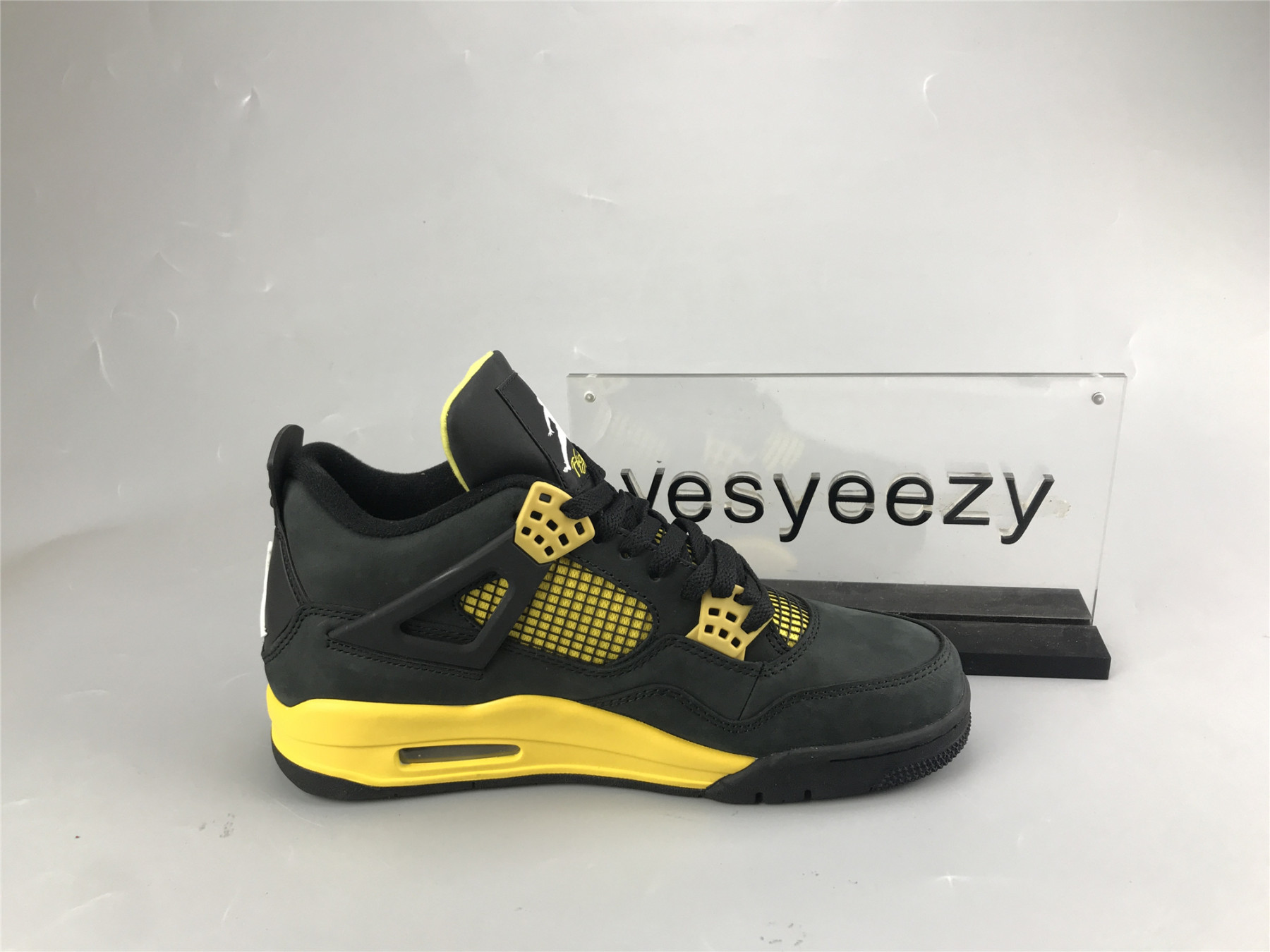 UA AIR JORDAN 4 RETRO 