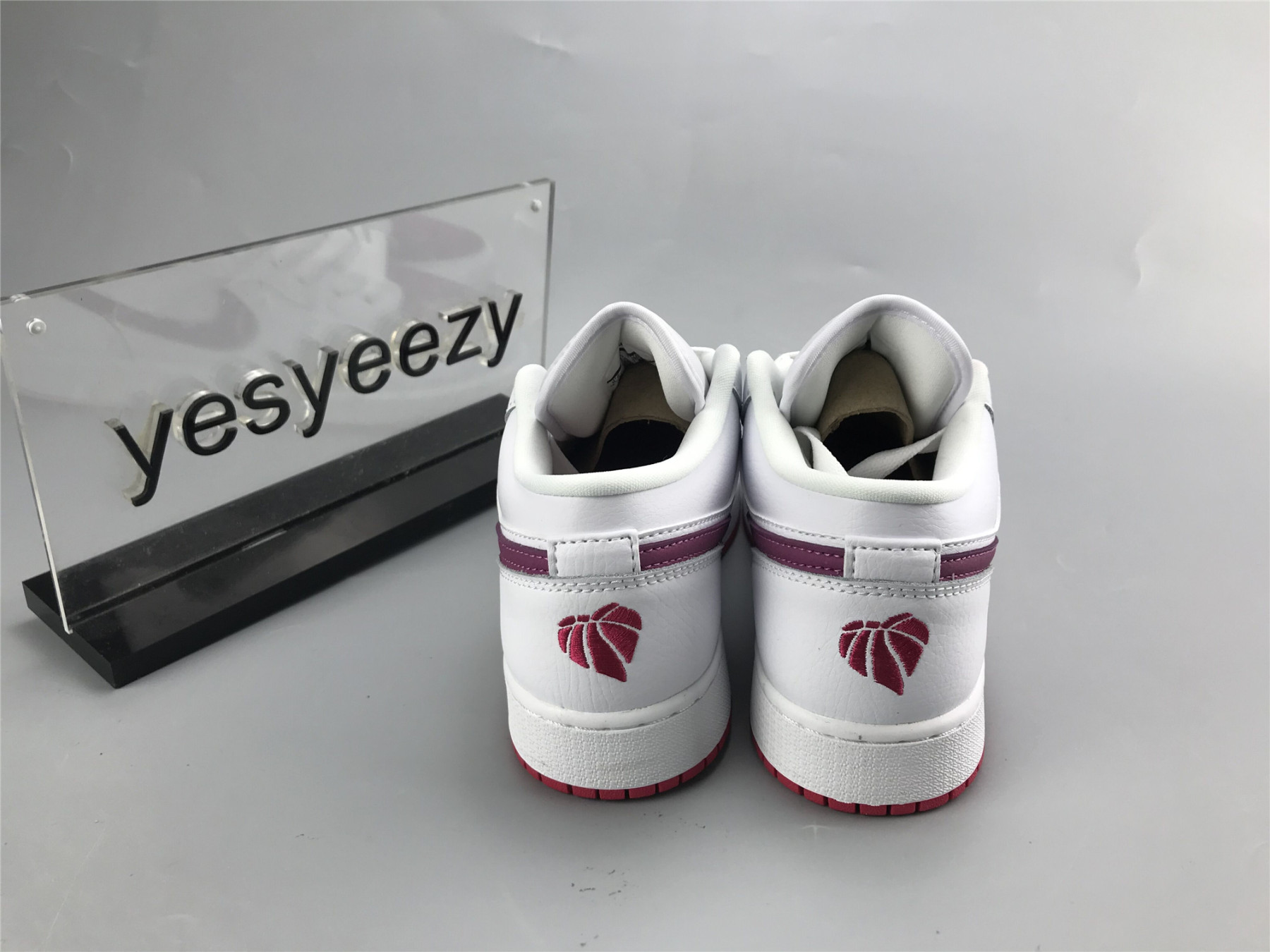 UA AIR JORDAN 1 LOW GS 