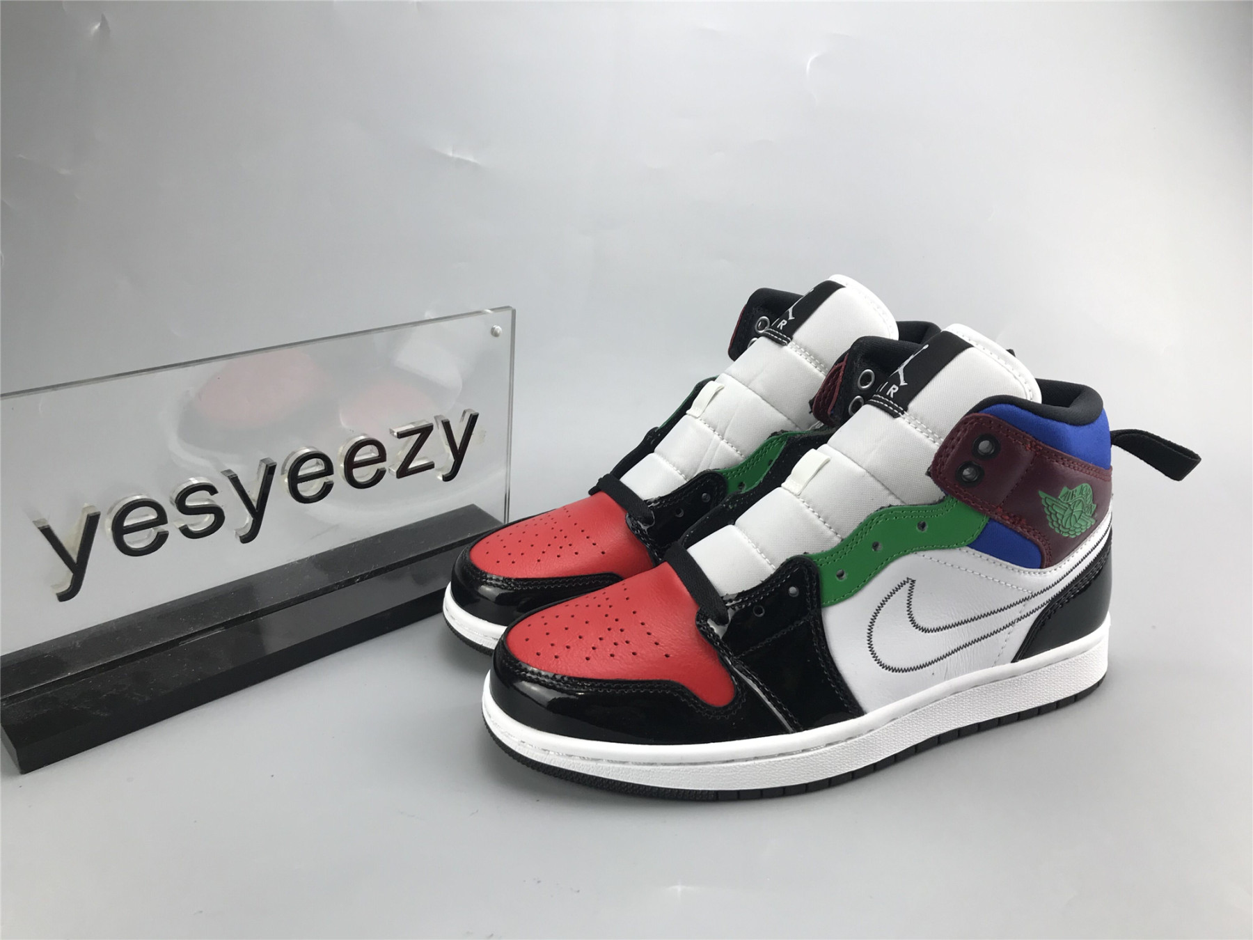 UA WMNS AIR JORDAN 1 MID SE 