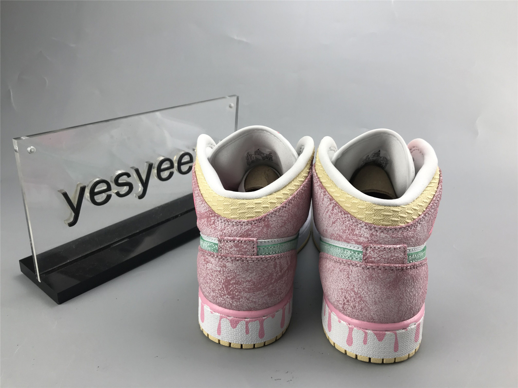 UA AIR JORDAN 1 MID SE GS 