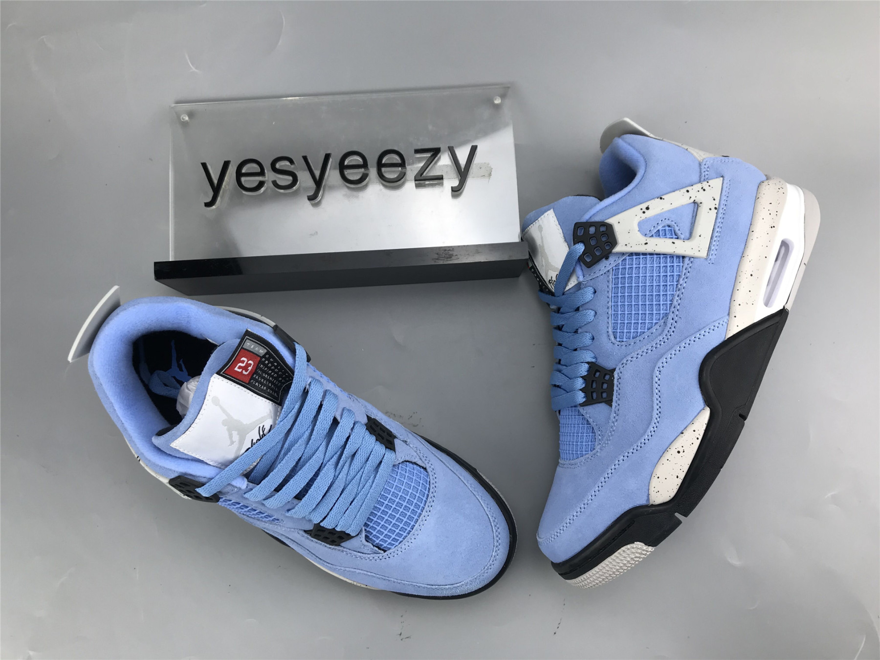 UA AIR JORDAN 4 RETRO 