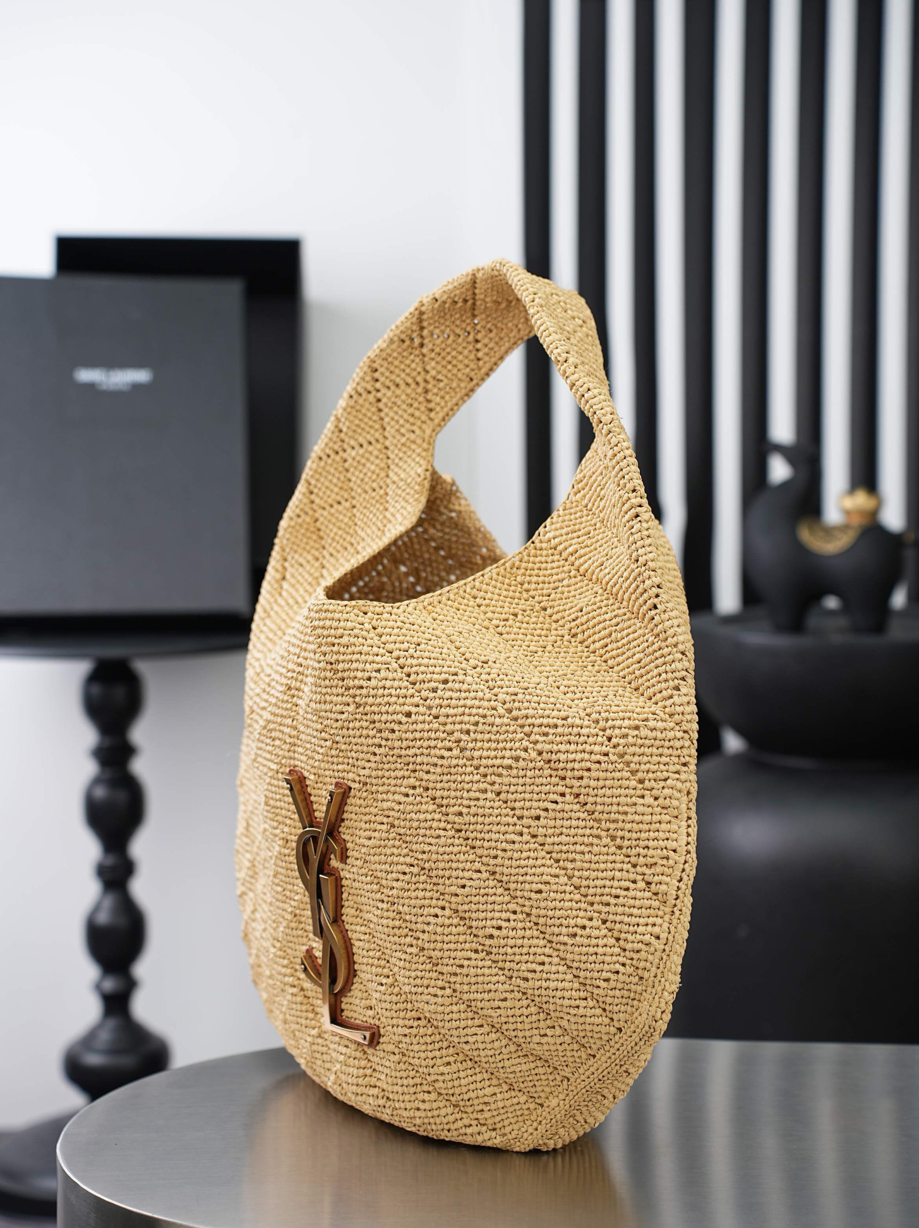 Y51 ICARE Hobo in raffia 30-47x30.5x2-12cm
