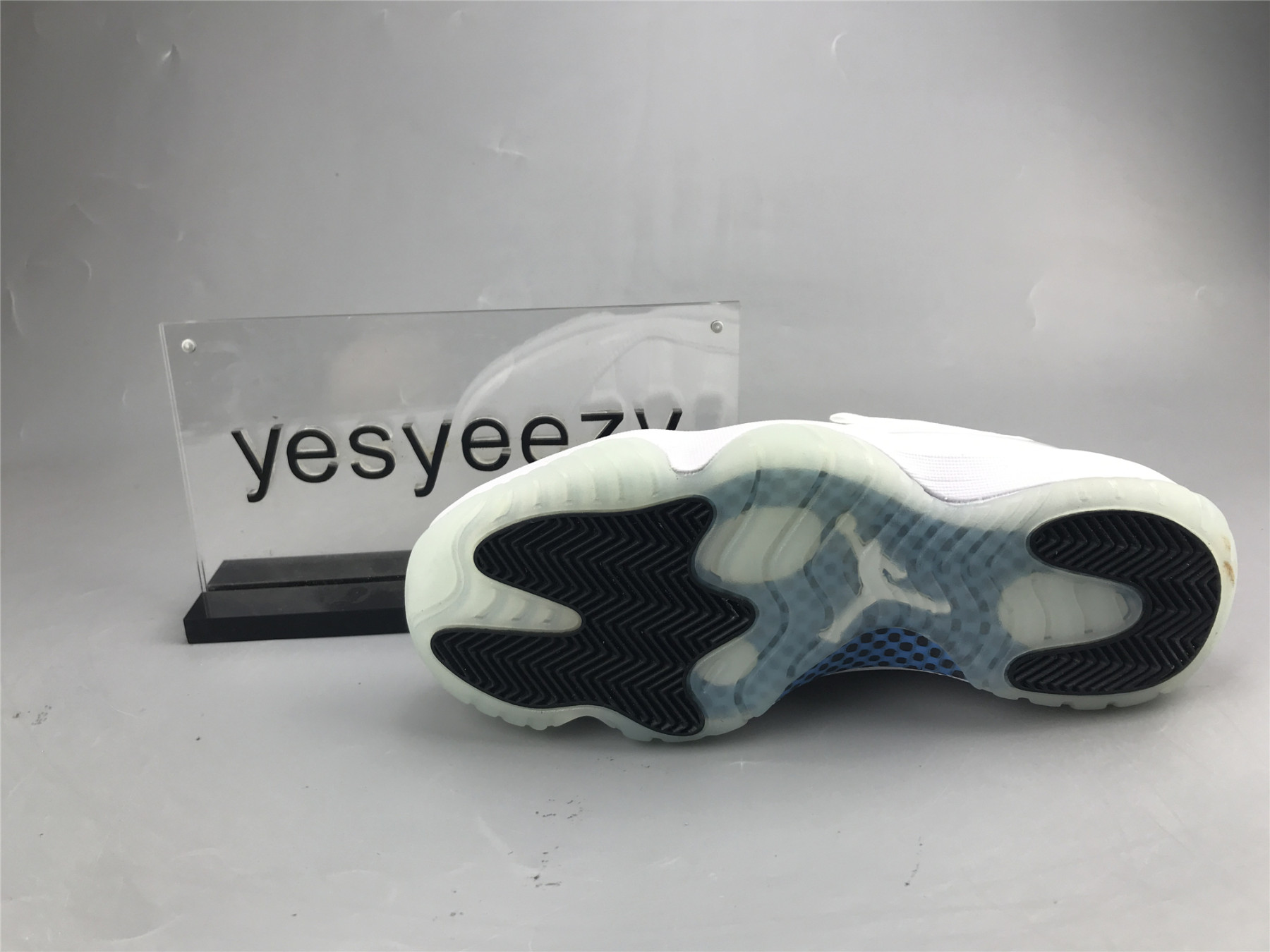 UA AIR JORDAN 11 RETRO LOW 