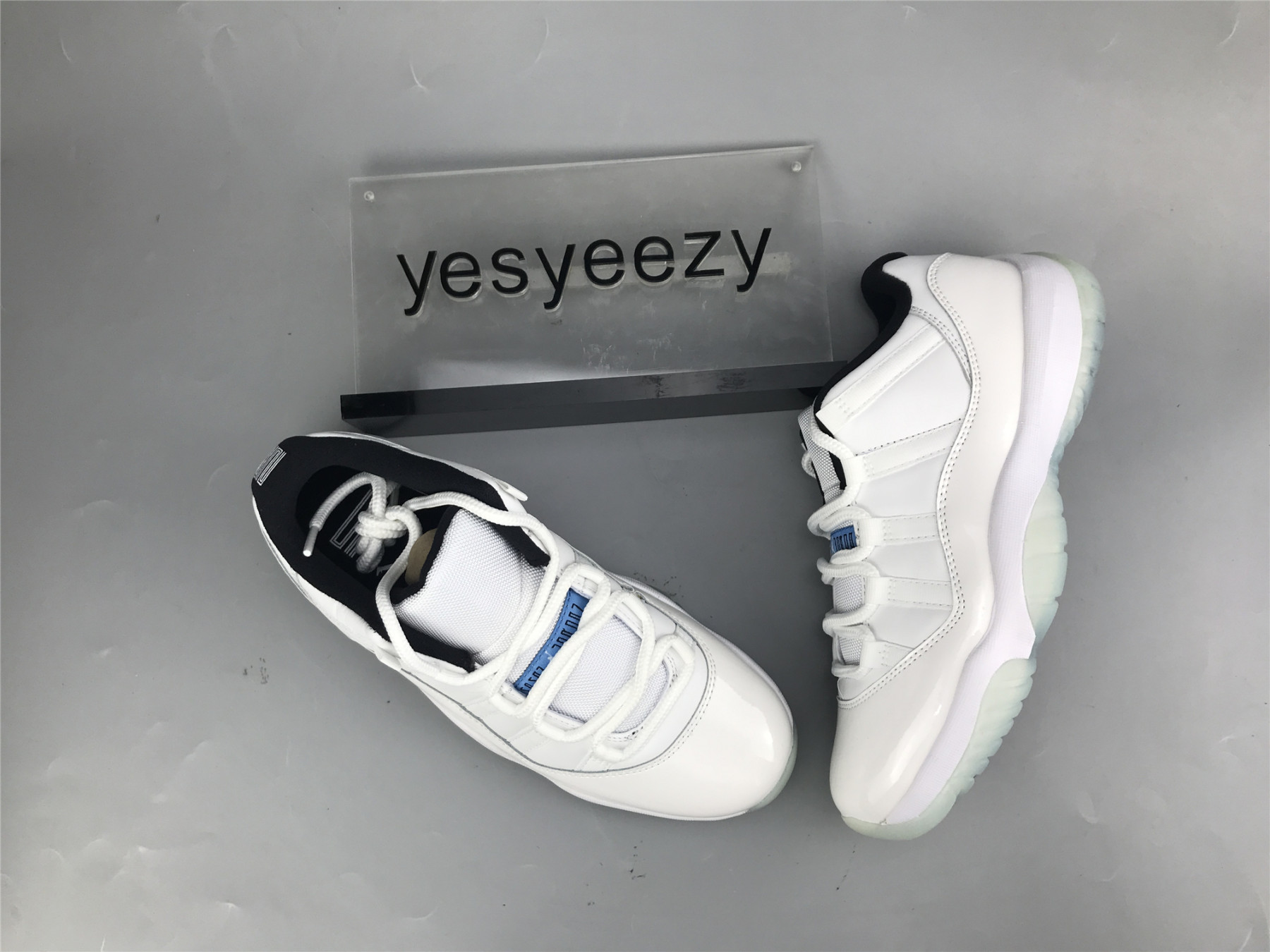 UA AIR JORDAN 11 RETRO LOW 