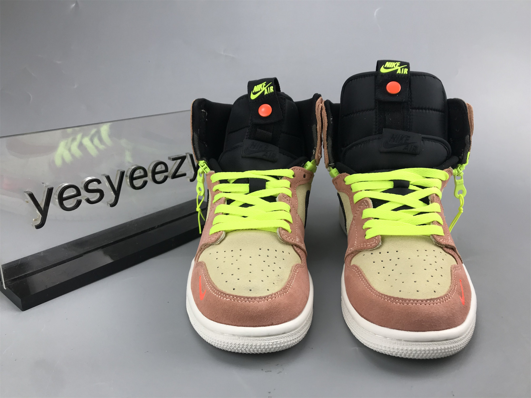 UA AIR JORDAN 1 HIGH SWITCH 