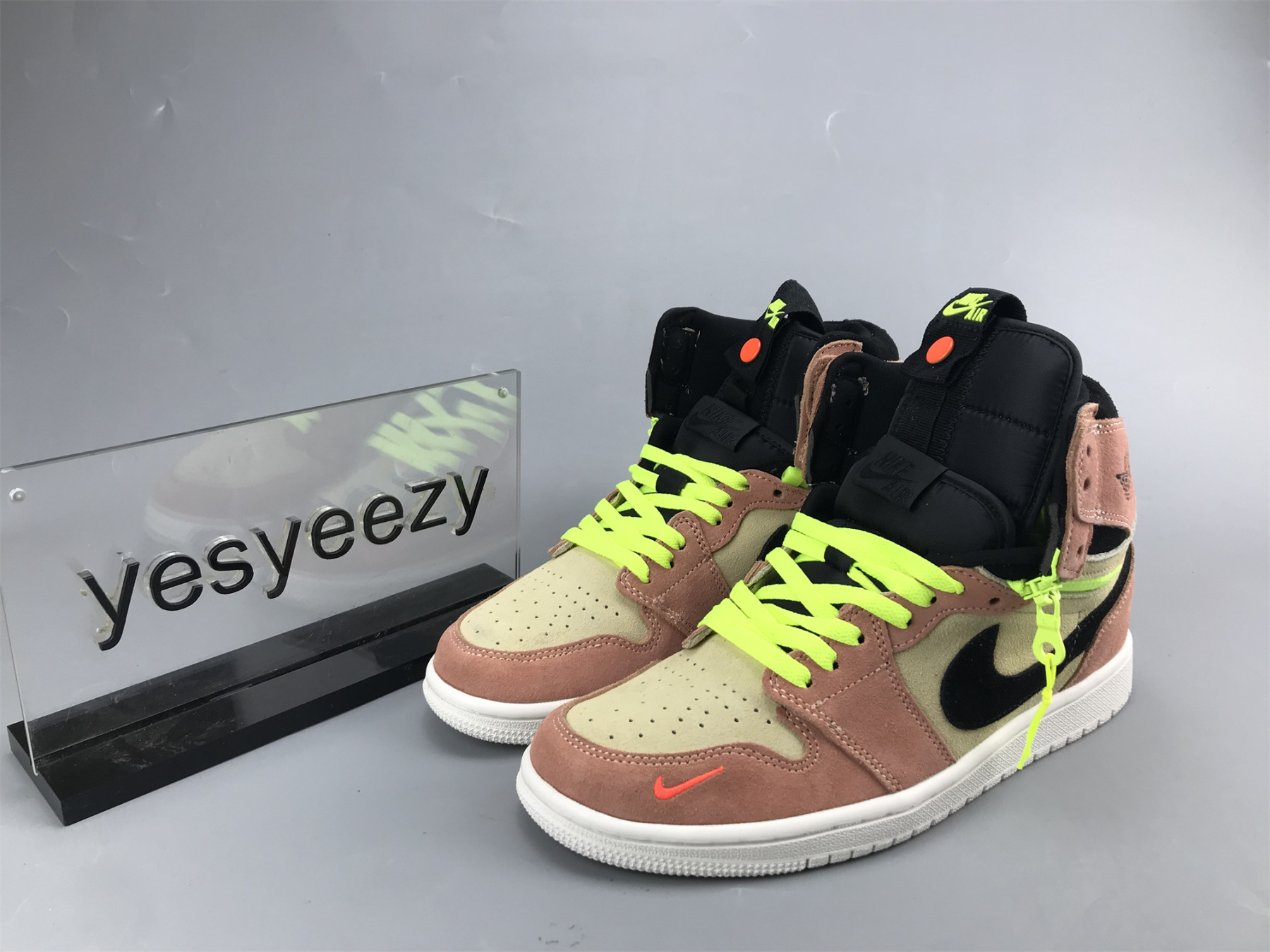 UA AIR JORDAN 1 HIGH SWITCH 