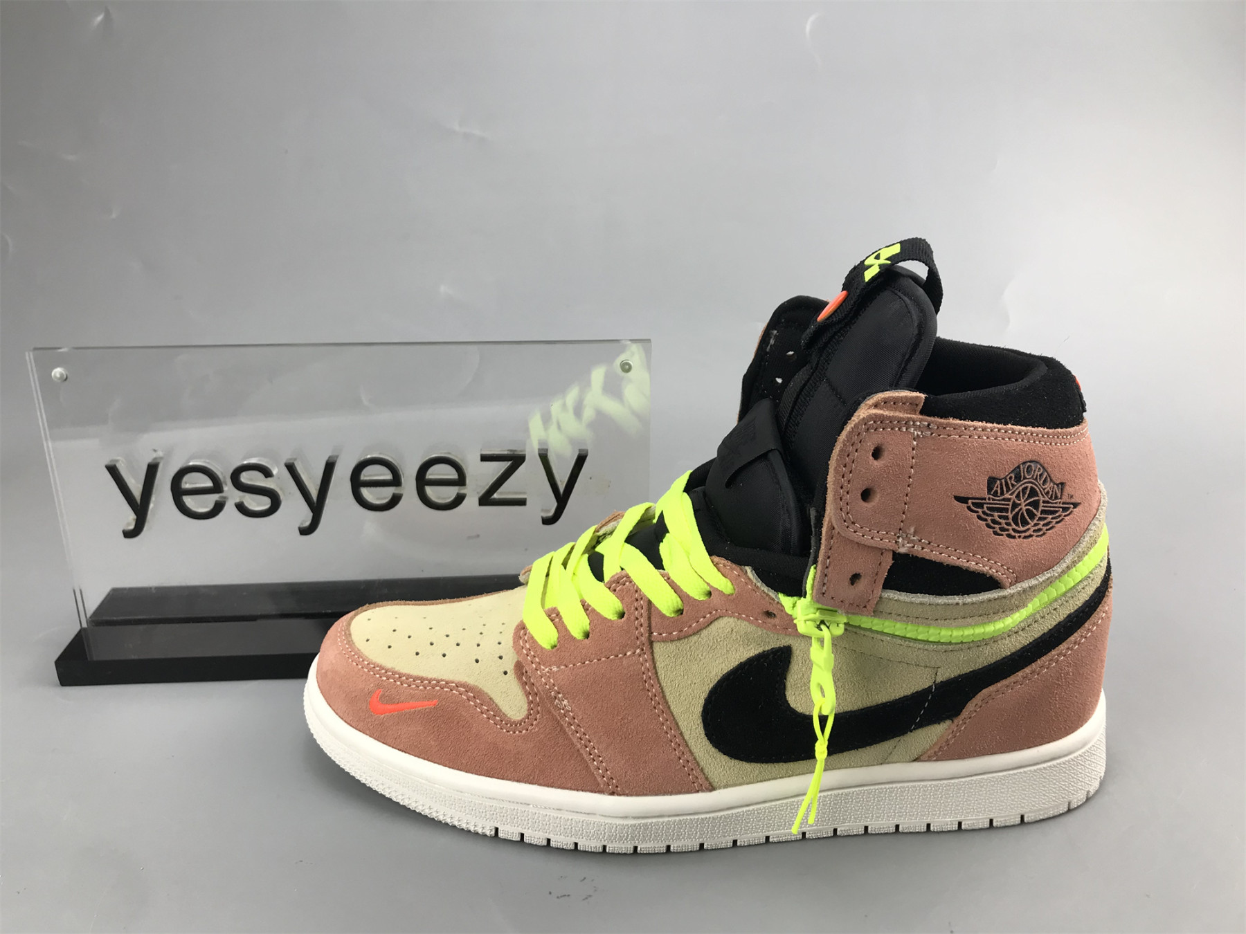 UA AIR JORDAN 1 HIGH SWITCH 