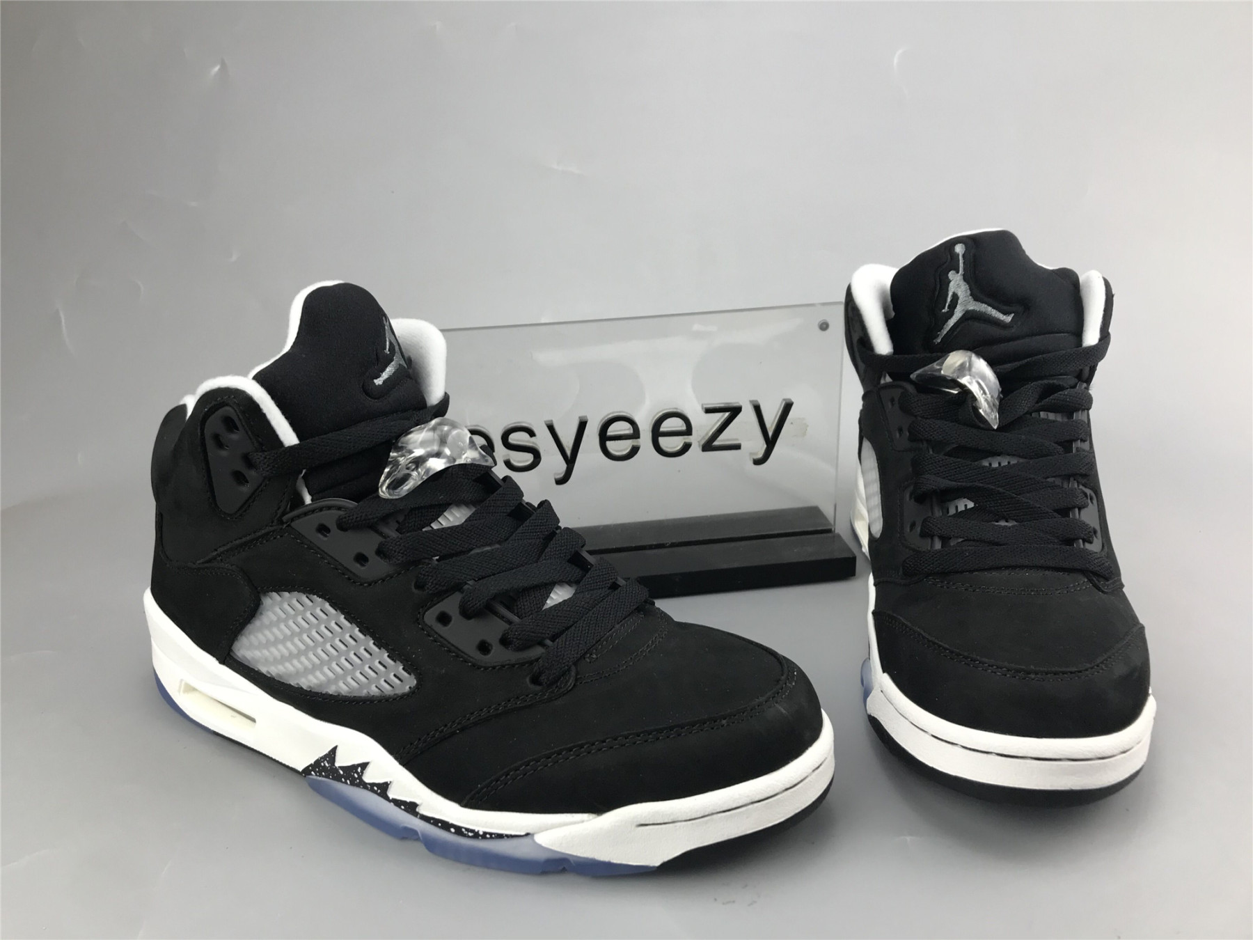 UA AIR JORDAN 5 RETRO 
