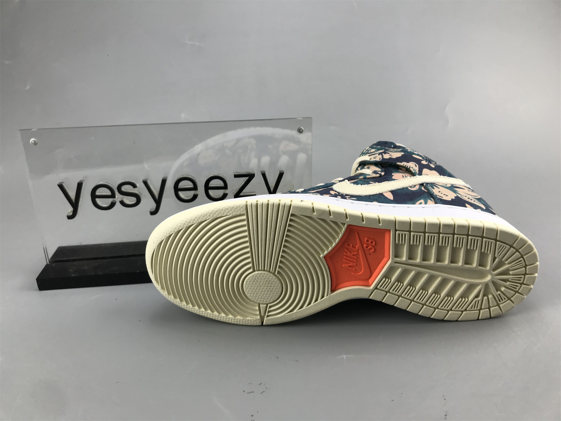 UA NIKE DUNK HIGH SB 