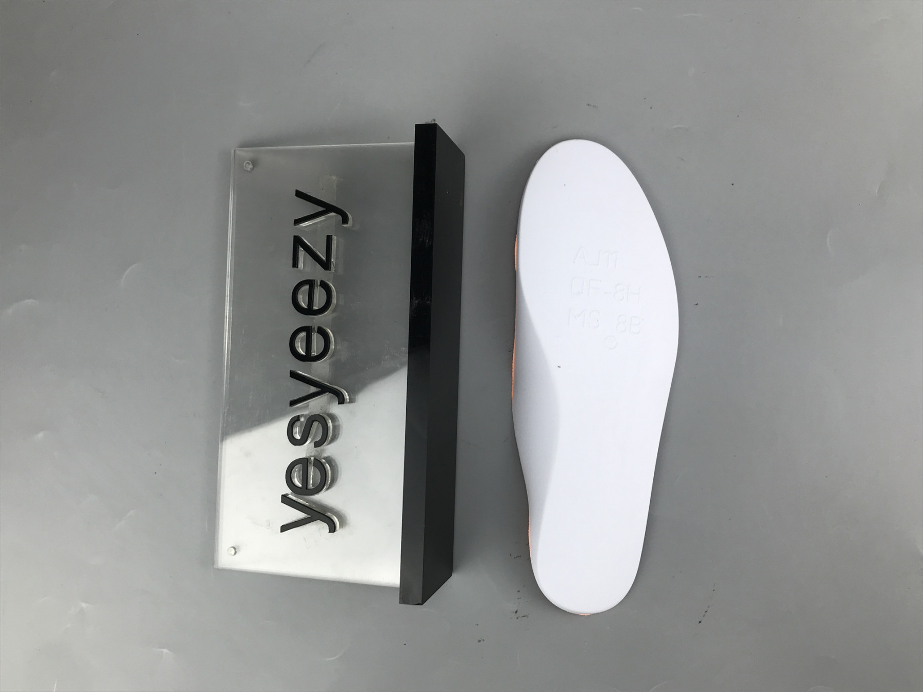 UA WMNS AIR JORDAN 11 RETRO LOW 