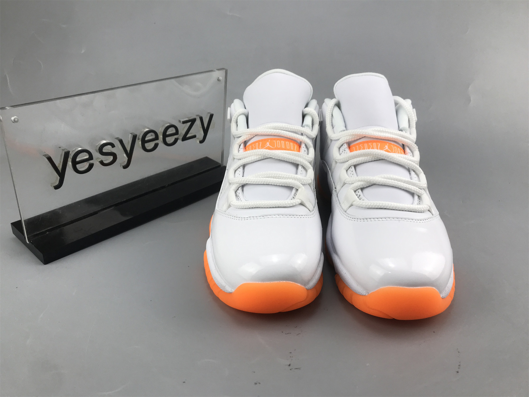 UA WMNS AIR JORDAN 11 RETRO LOW 