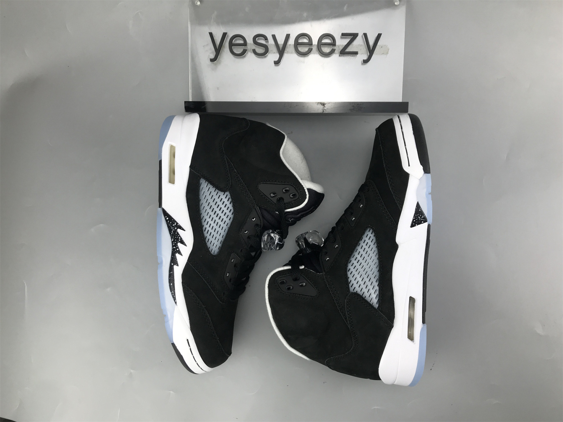 UA AIR JORDAN 5 RETRO 2021