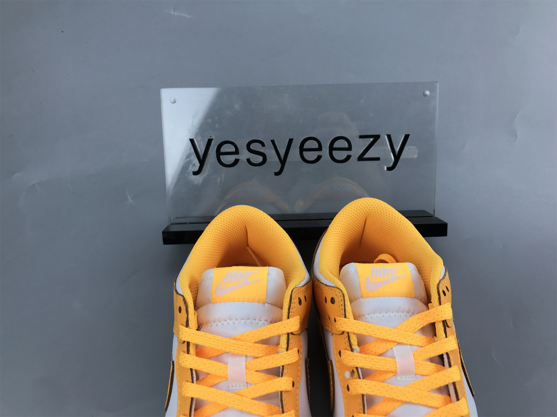 UA NIKE WMNS DUNK LOW 