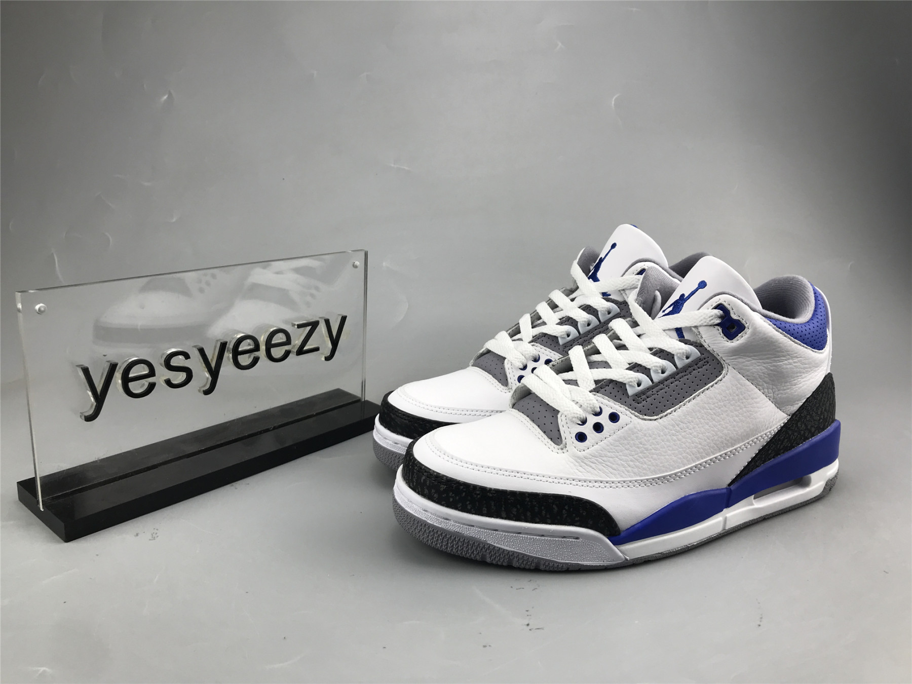 UA AIR JORDAN 3 RETRO 