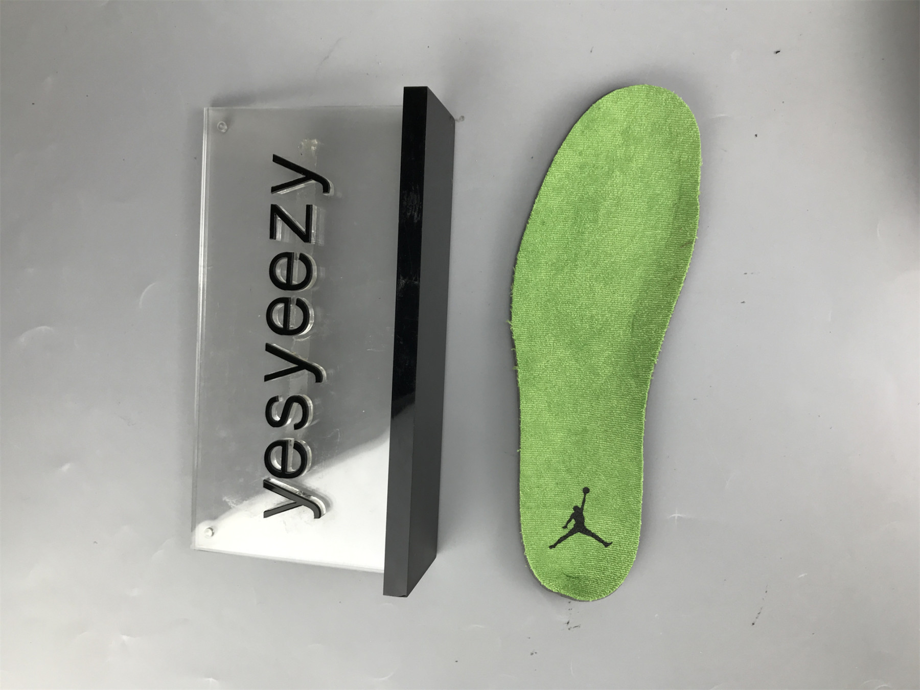 UA AIR JORDAN 3 RETRO 