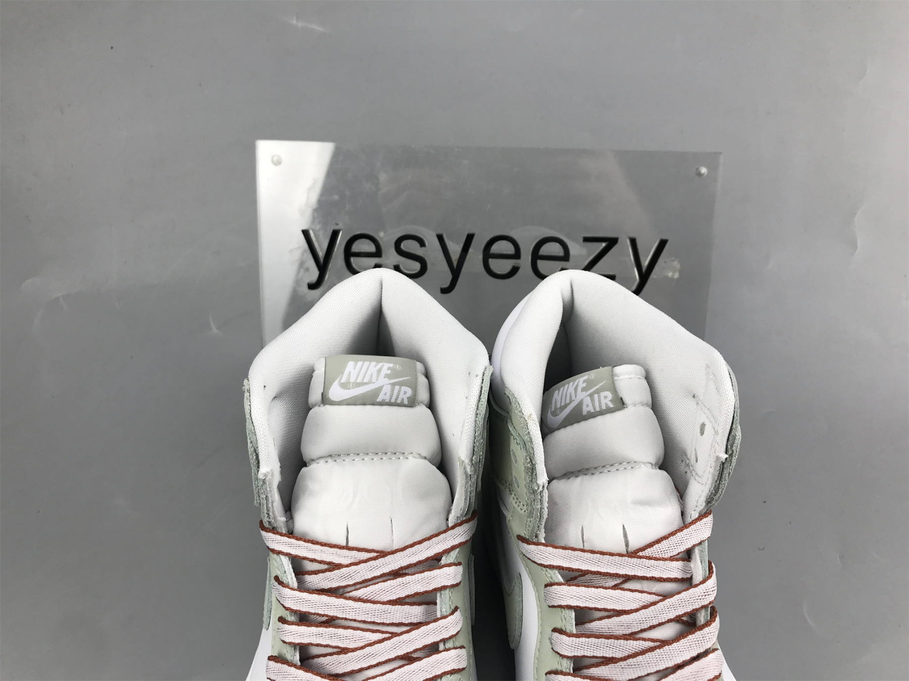 UA WMNS AIR JORDAN 1 RETRO HIGH OG 