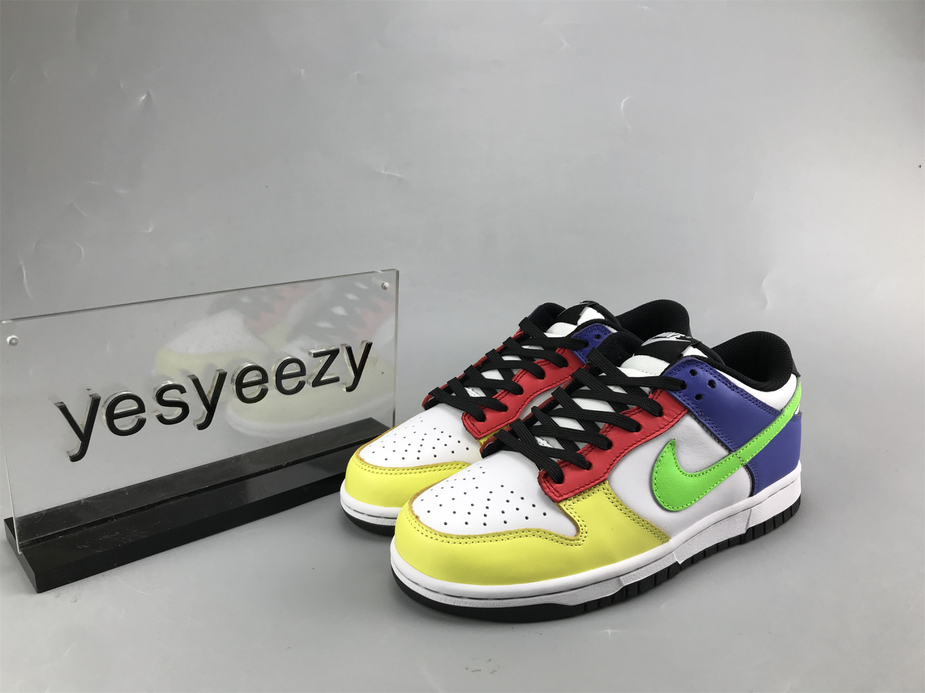 UA WMNS NIKE DUNK LOW 