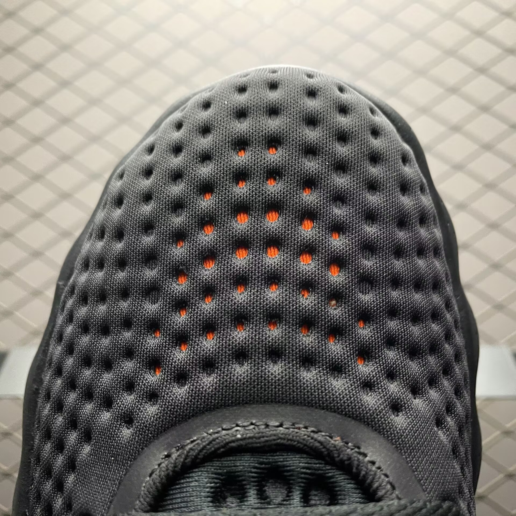 UA Nike Mind 002