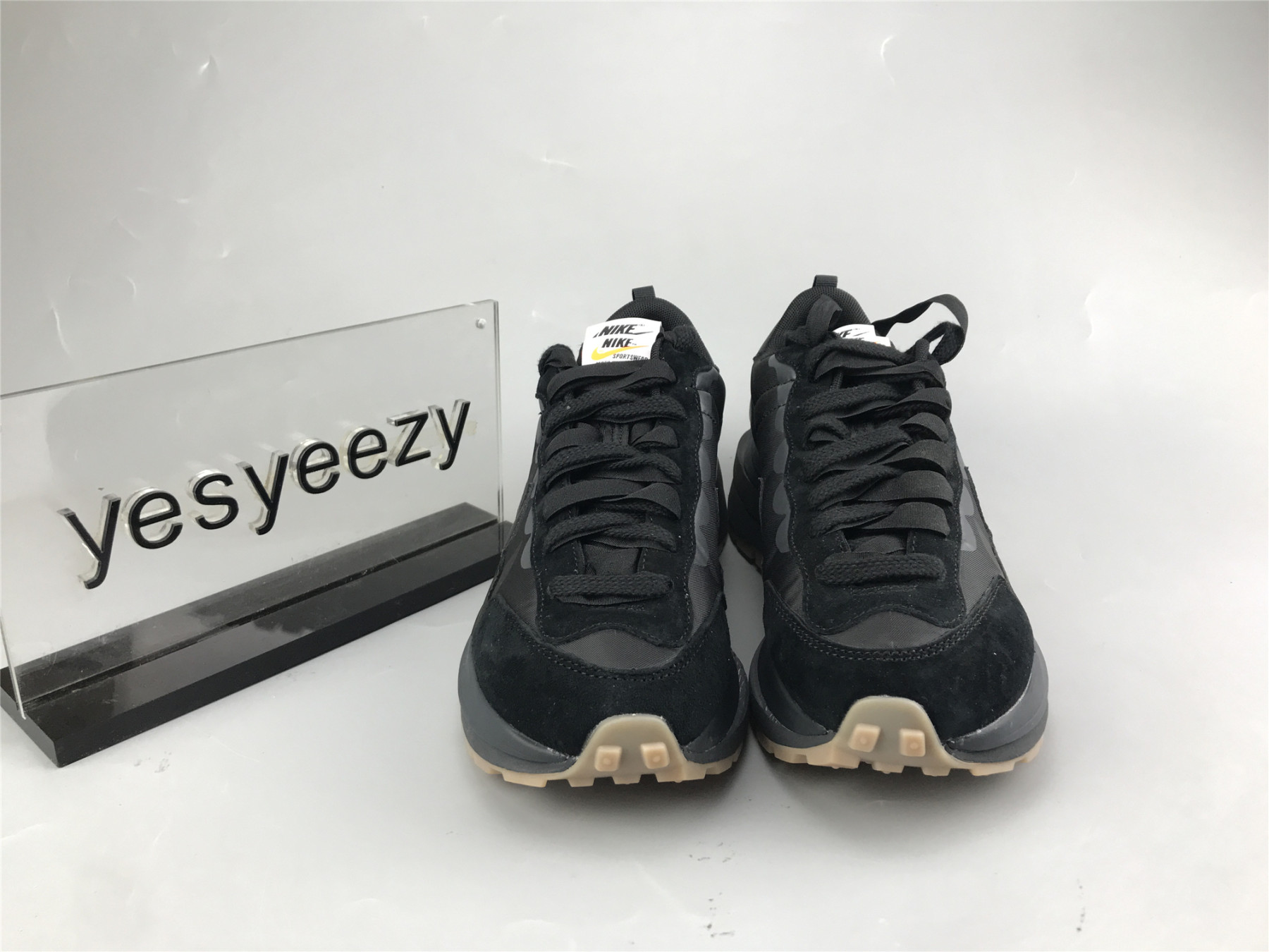 UA NIKE SACAI X VAPORWAFFLE 