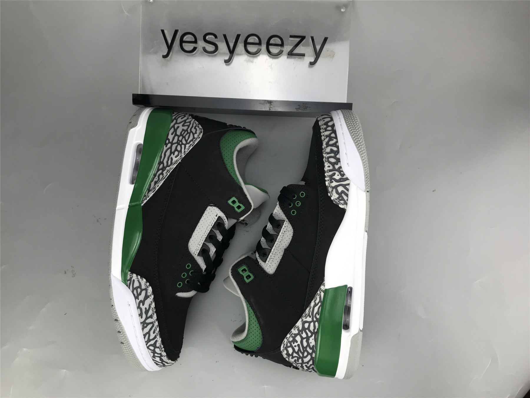 UA AIR JORDAN 3 â€œPINE GREENâ€