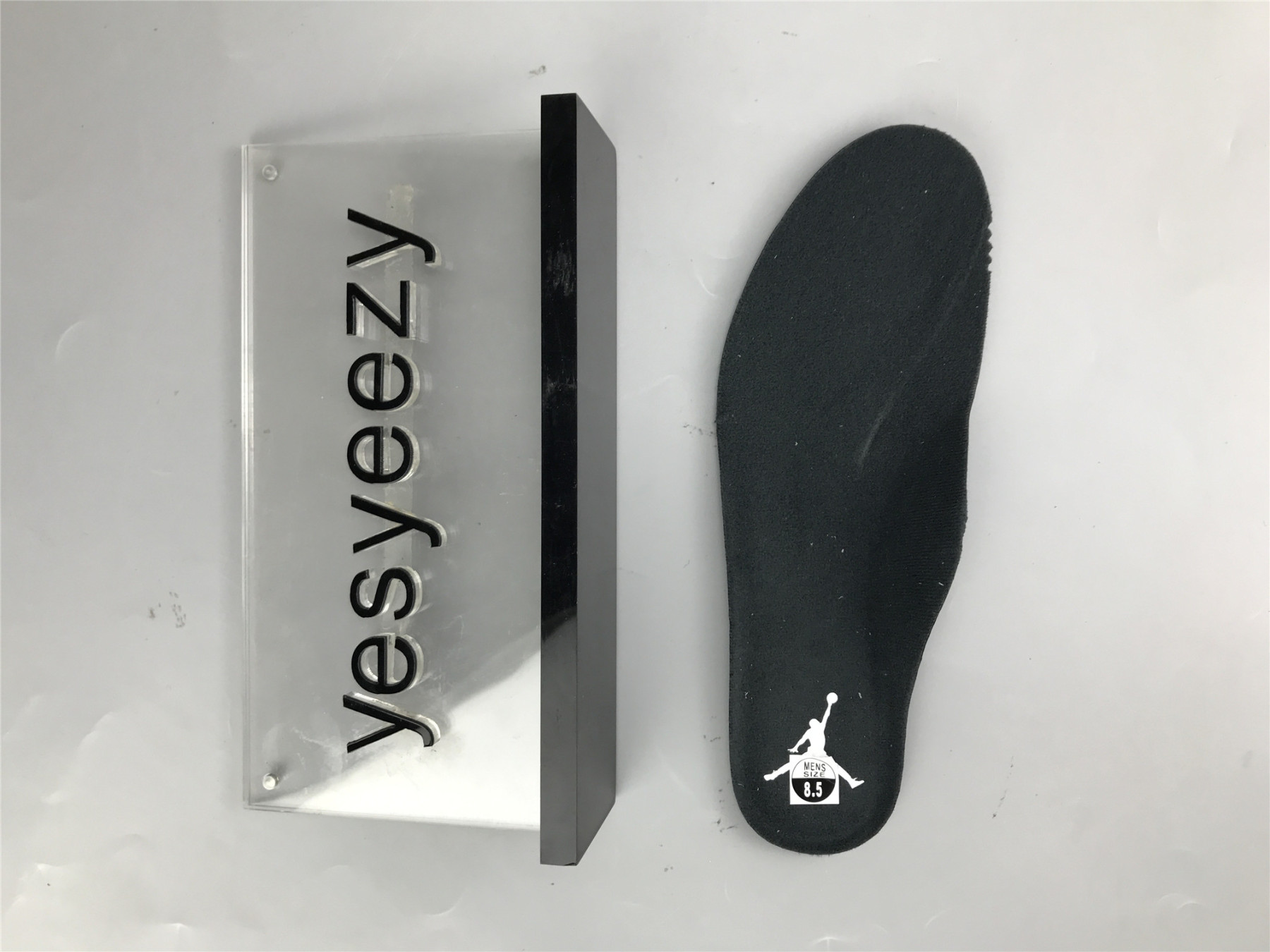 UA AIR JORDAN 4 RETRO 