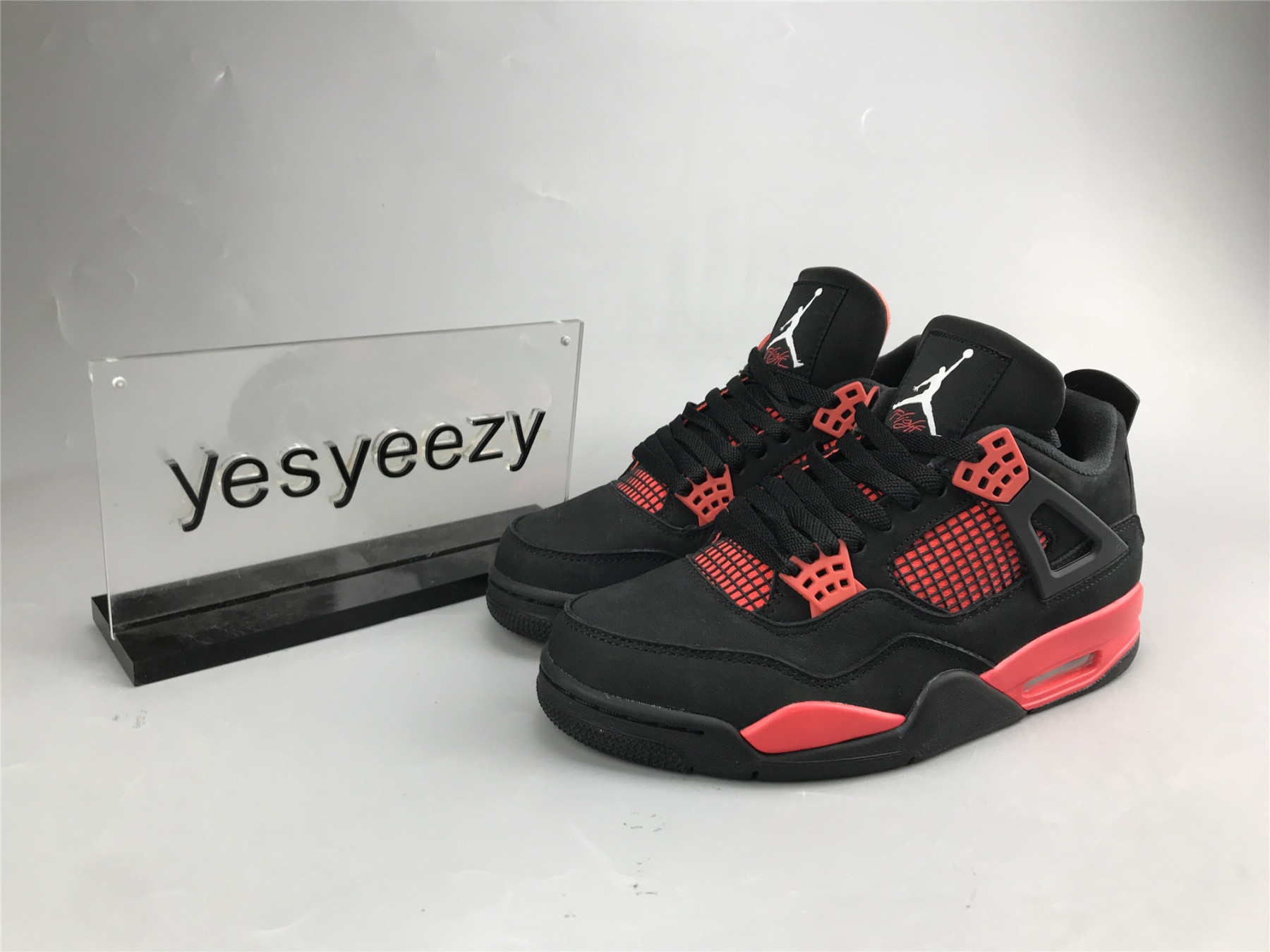 UA AIR JORDAN 4 RETRO 