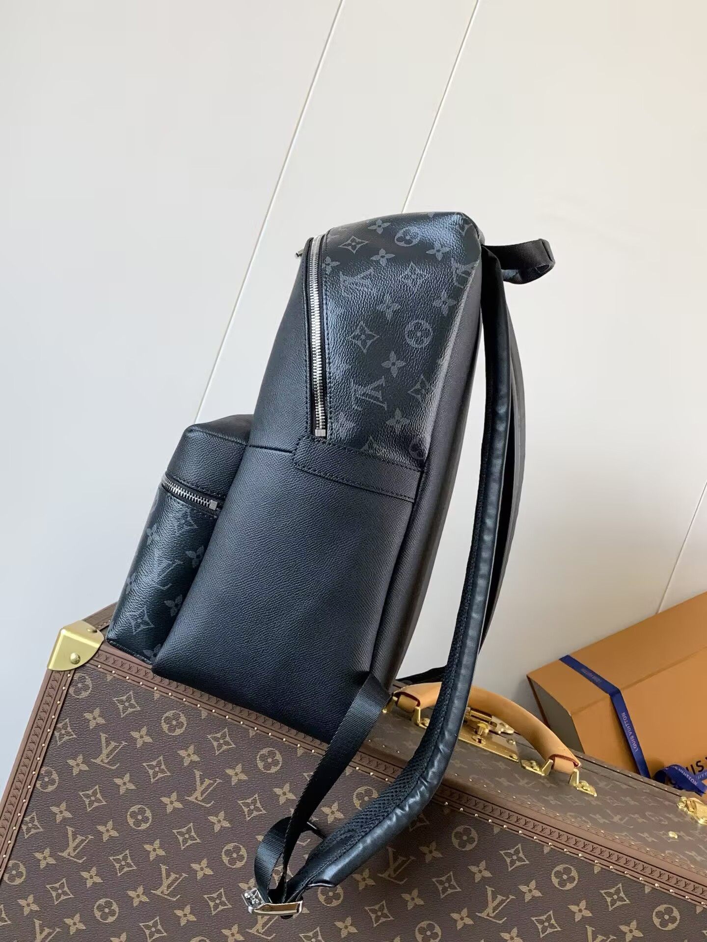 LV Discovery Backpack M30230 40x30x20cm
