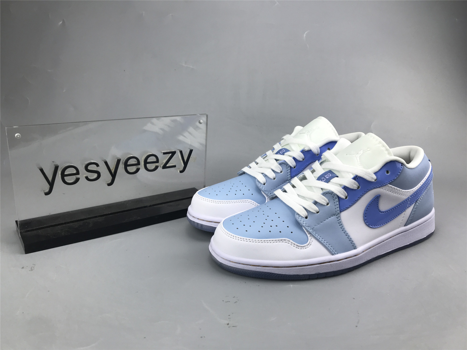 UA AIR JORDAN 1 LOW SE 