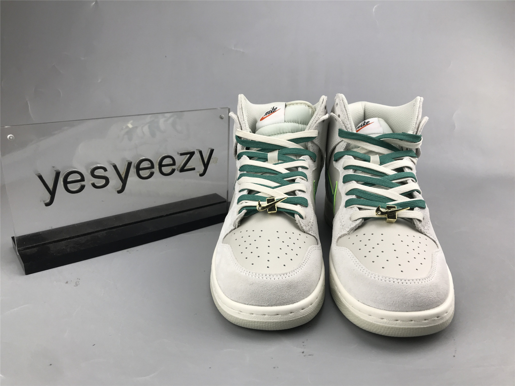 UA NIKE DUNK HIGH SE 