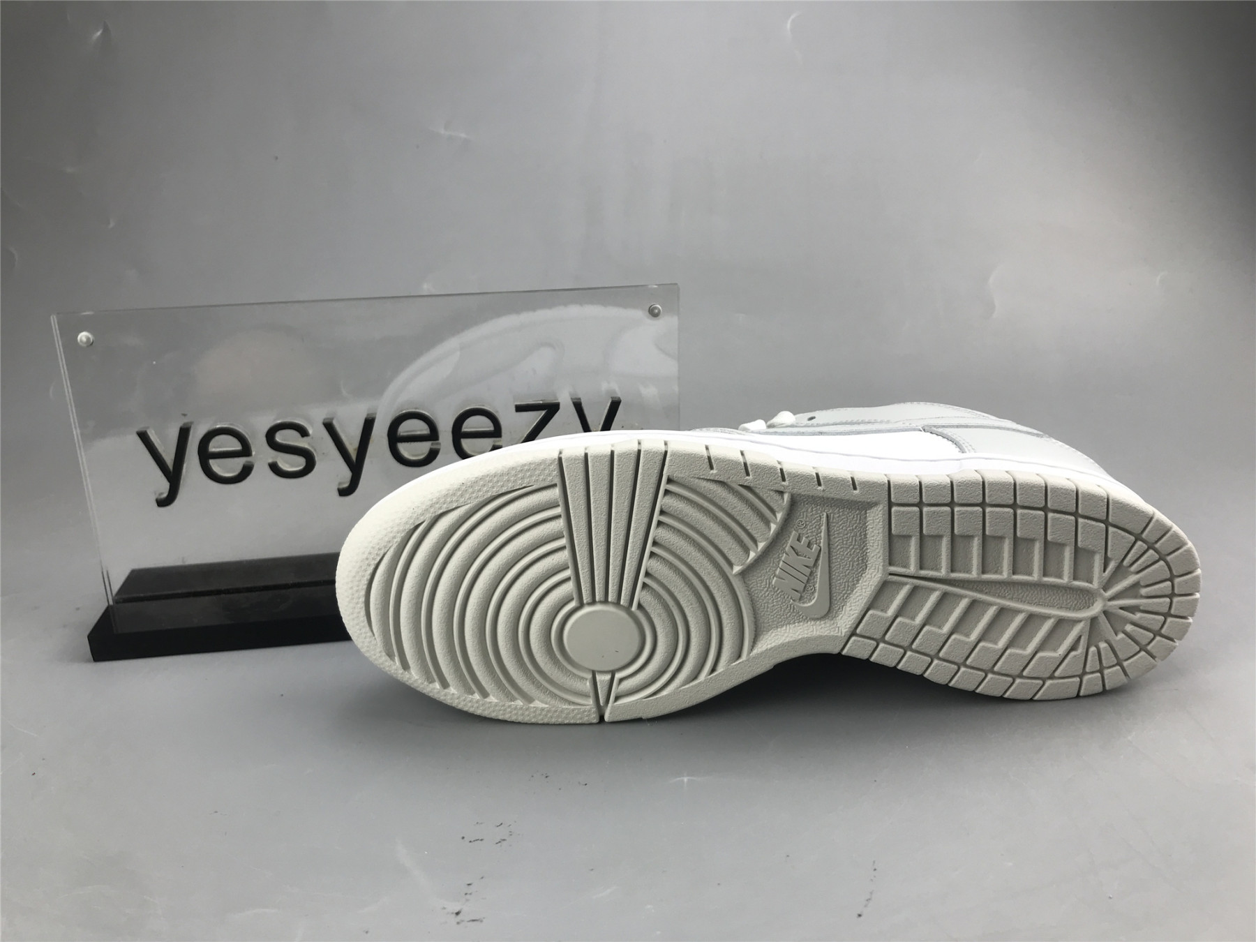 UA NIKE WMNS DUNK LOW 