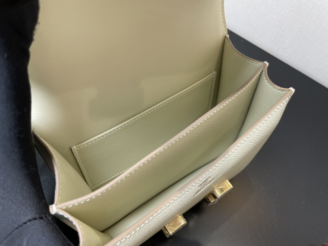 H**me5 Constance 24 White Epsom leather gold hardware 9.4"x5.9"x3"