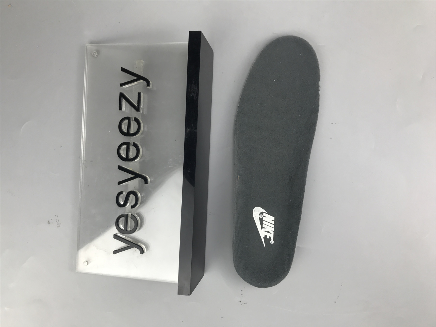 UA NIKE SB DUNK LOW BLACK RED COW