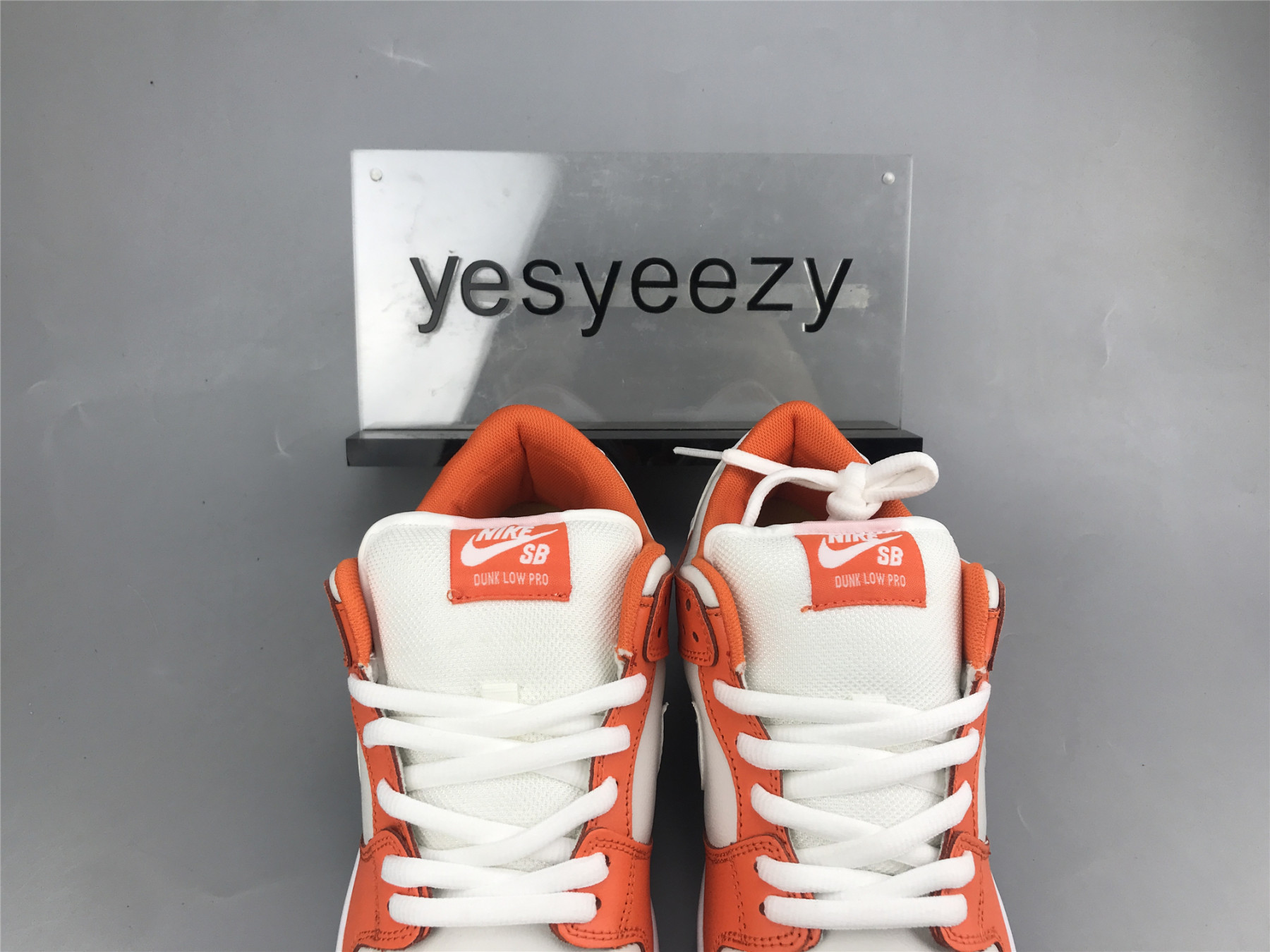 UA NIKE SB DUNK LOW WHITE ORANGE