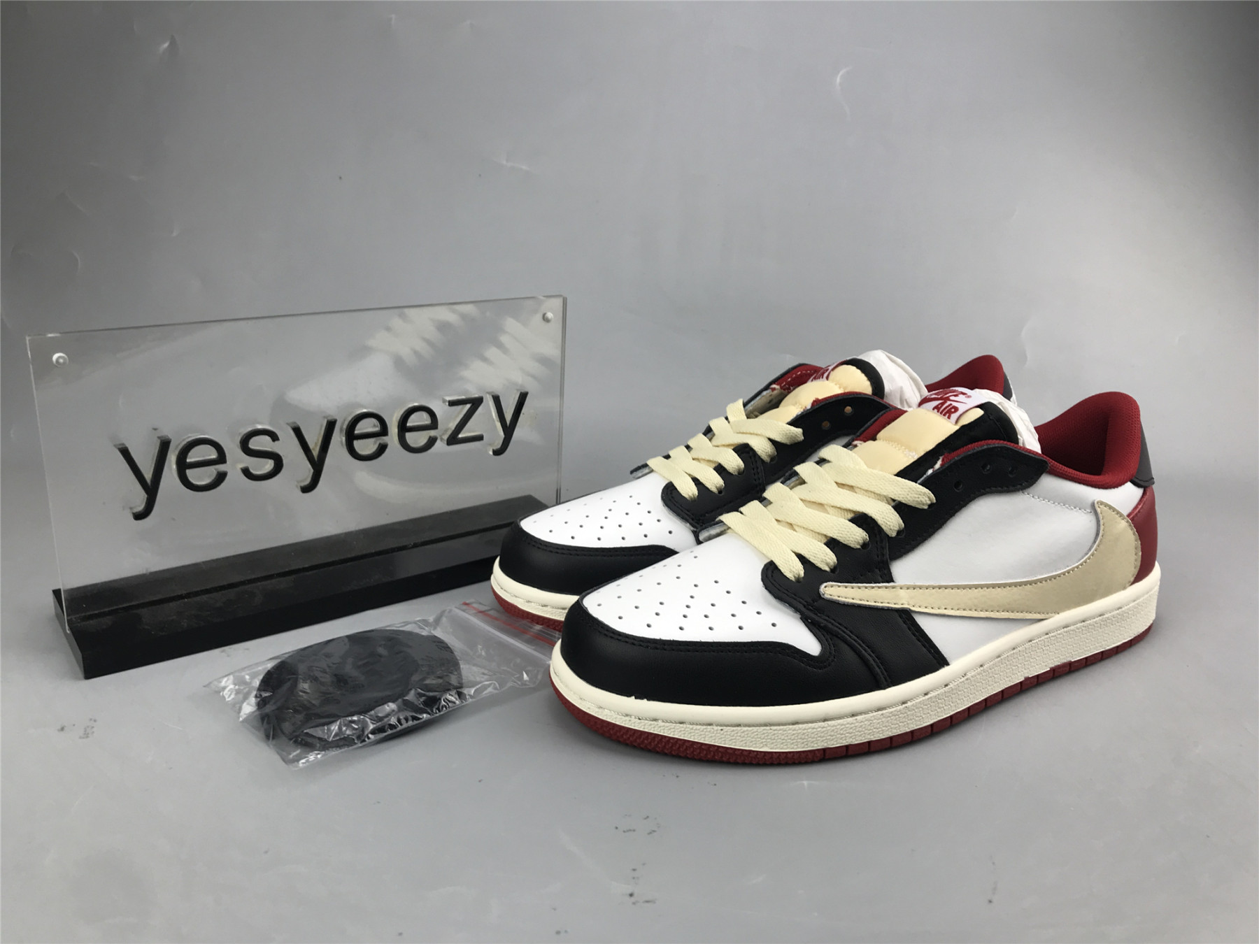 UA FRAGMENT X TRAVIS SCOTT X AIR JORDAN 1 LOW TSÂ