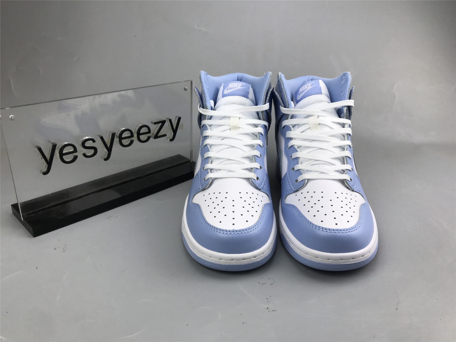 UA NIKE WMNS DUNK HIGH 