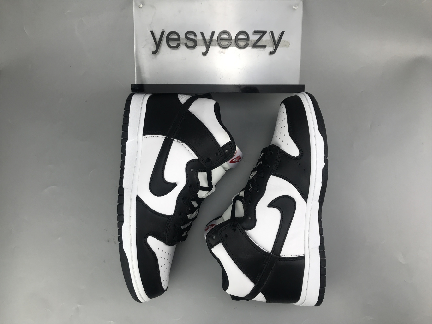 UA NIKE WMNS DUNK HIGH 