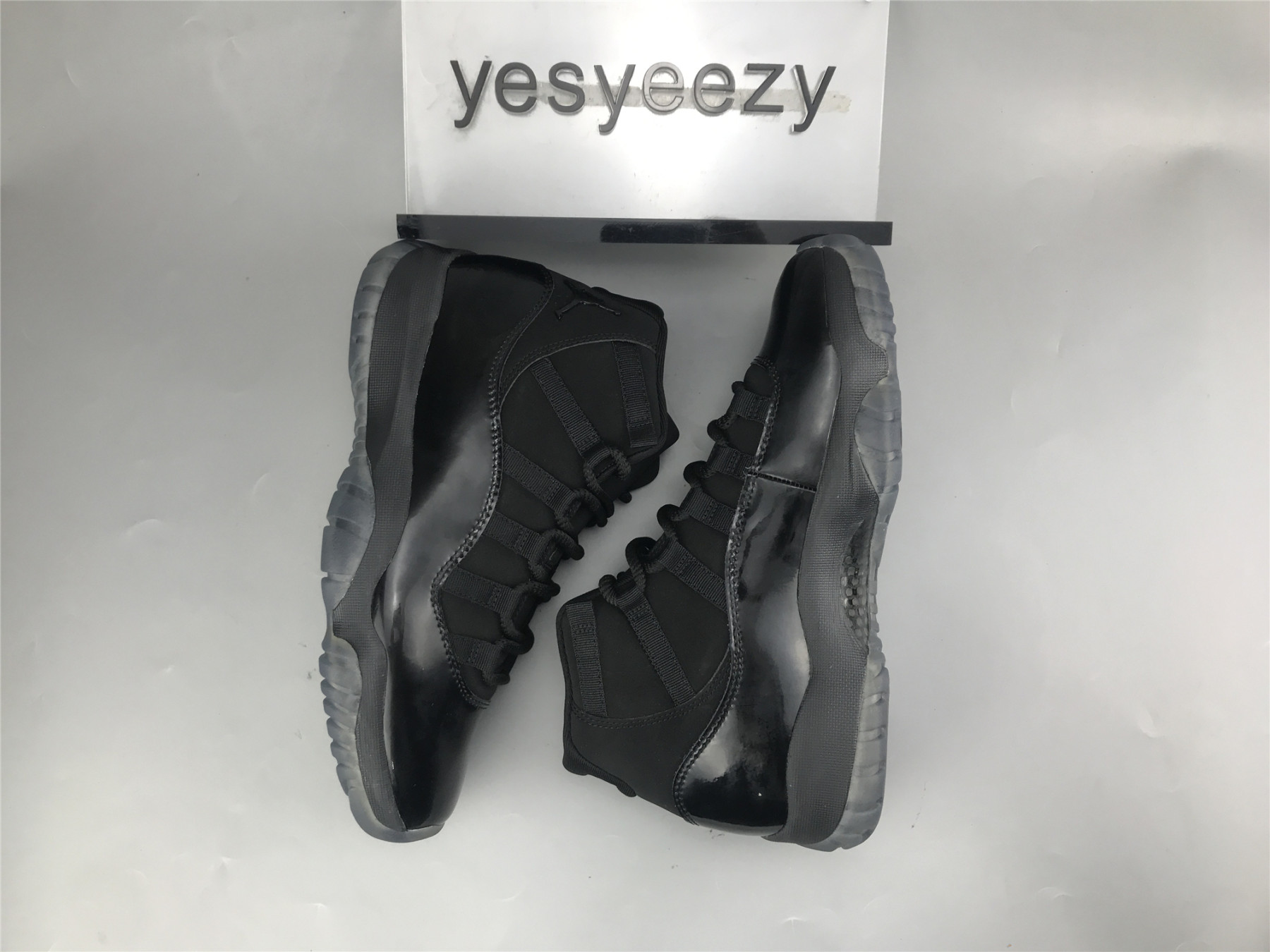 UA AIR JORDAN 11 RETRO 