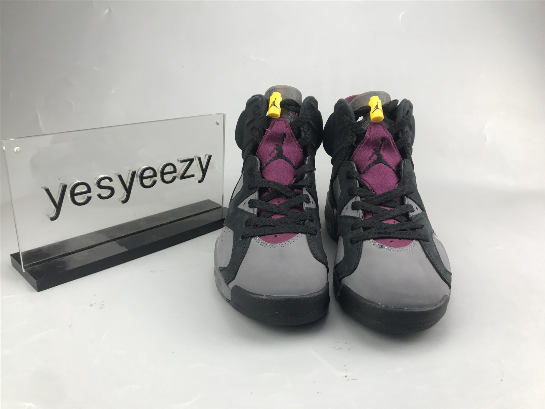 UA AIR JORDAN 6 RETRO 