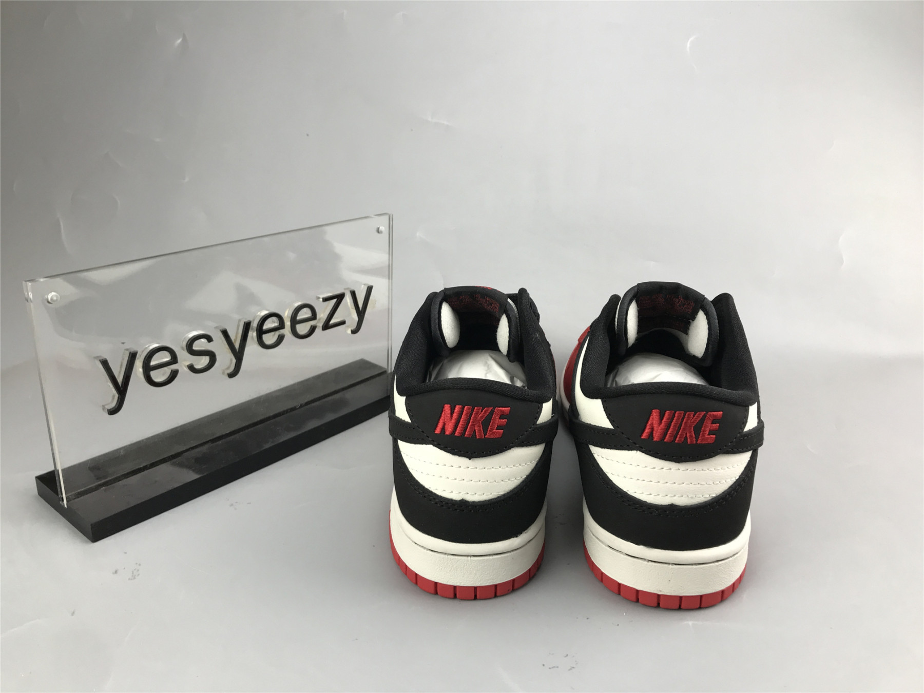 UA NIKE SB DUNK LOW UNIVERSITY RED