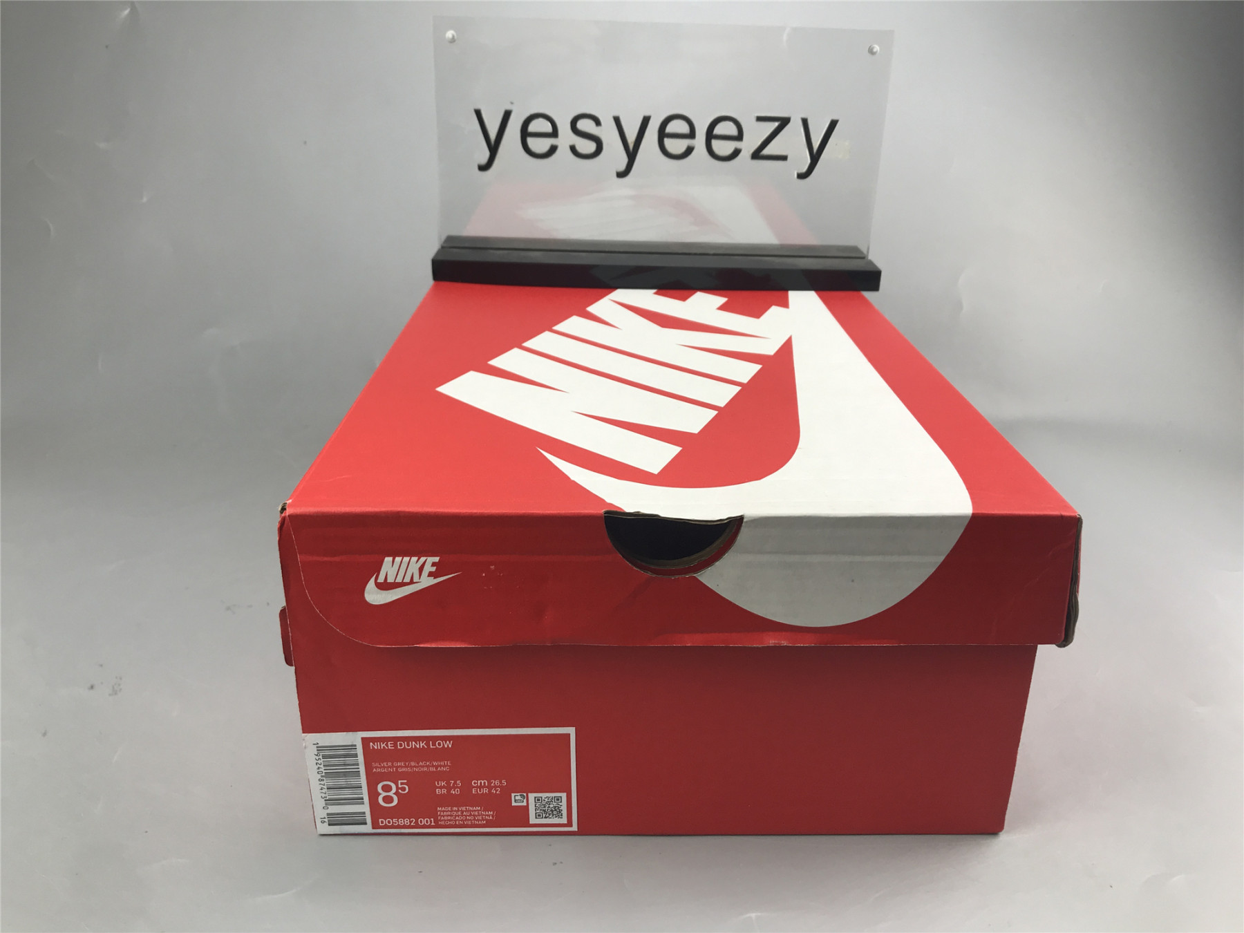 UA NIKE WMNS DUNK LOW 