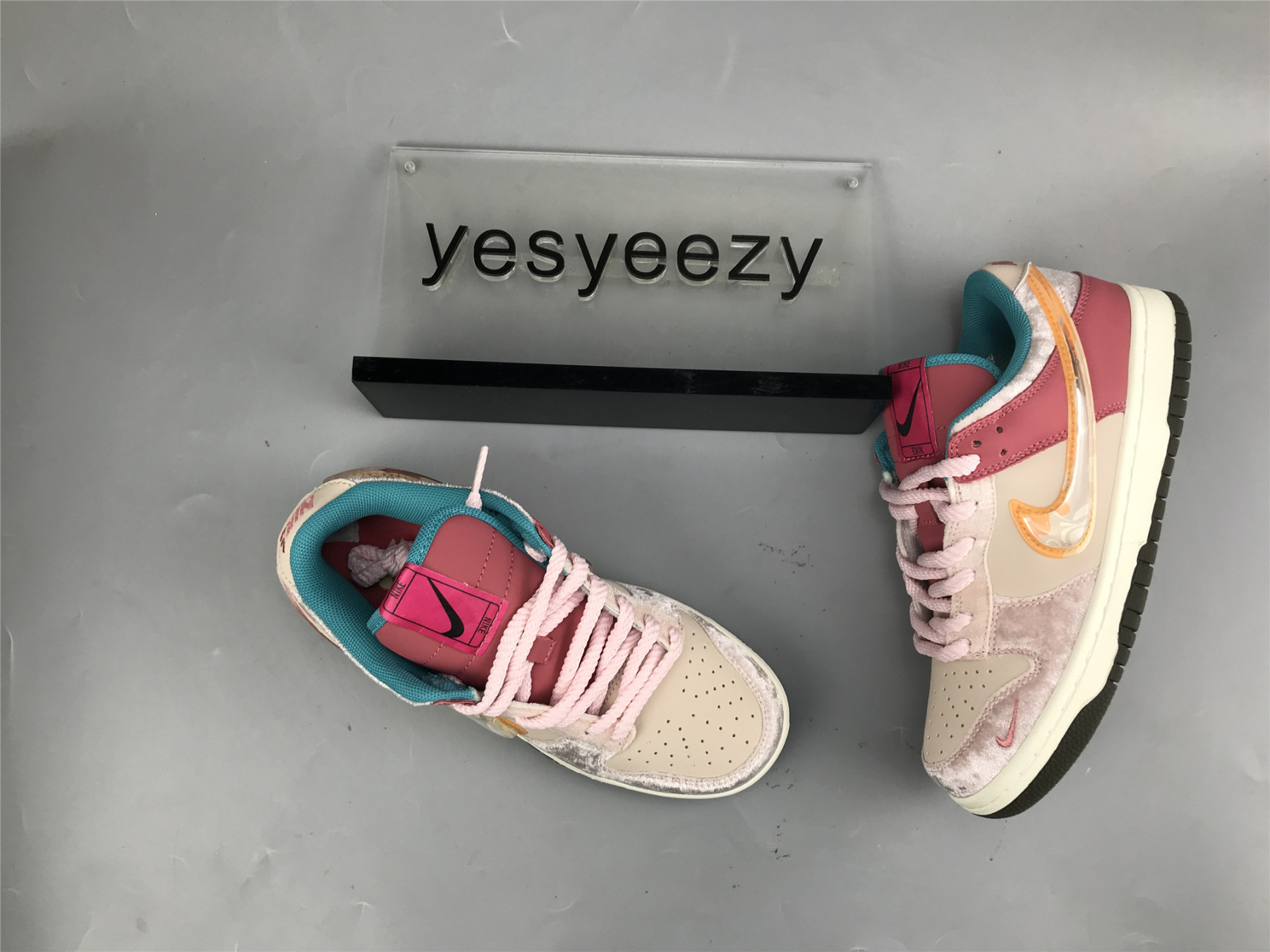 UA NIKE SOCIAL STATUS X DUNK MID 