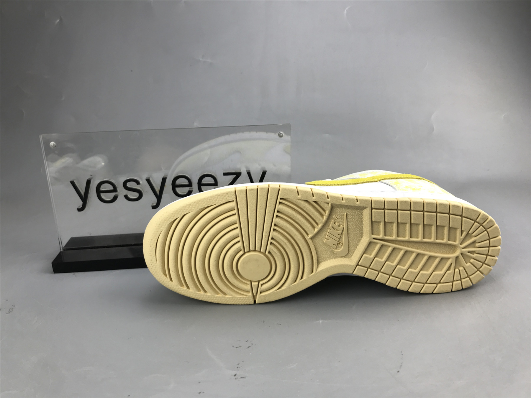 UA NIKE WMNS DUNK LOW OG 