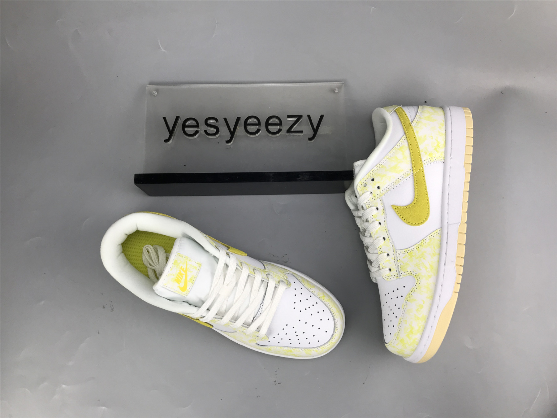 UA NIKE WMNS DUNK LOW OG 