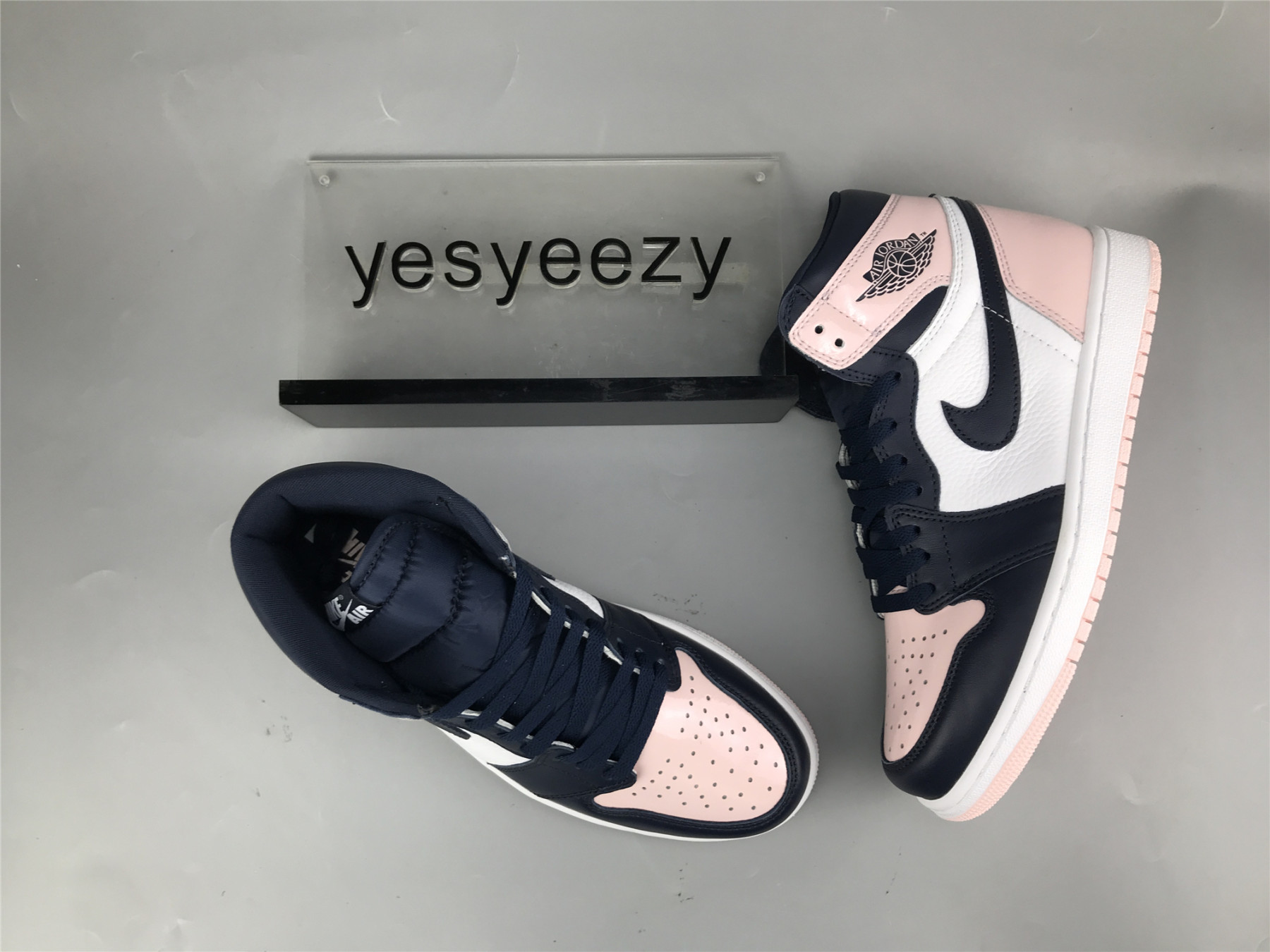 UA WMNS AIR JORDAN 1 RETRO HIGH OG SE 